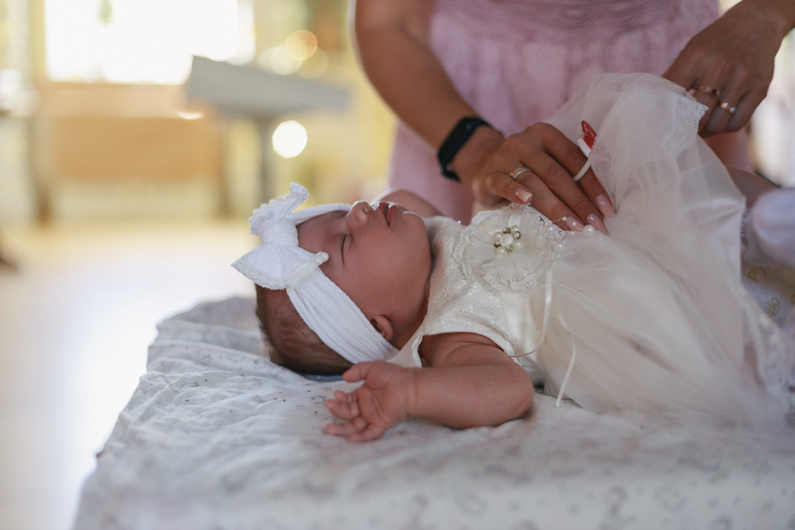 Она позировала на протяжении всего крещения. Свадебный фотограф Мироманов Николай в Крыму
