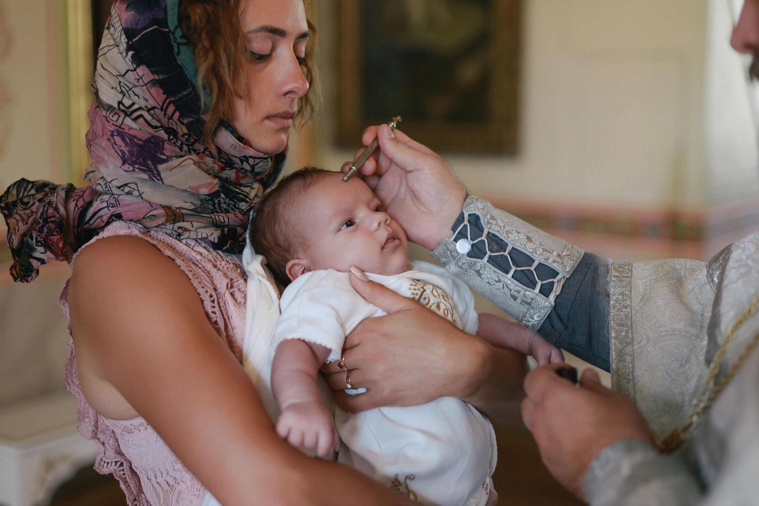 Она позировала на протяжении всего крещения. Свадебный фотограф Мироманов Николай в Крыму