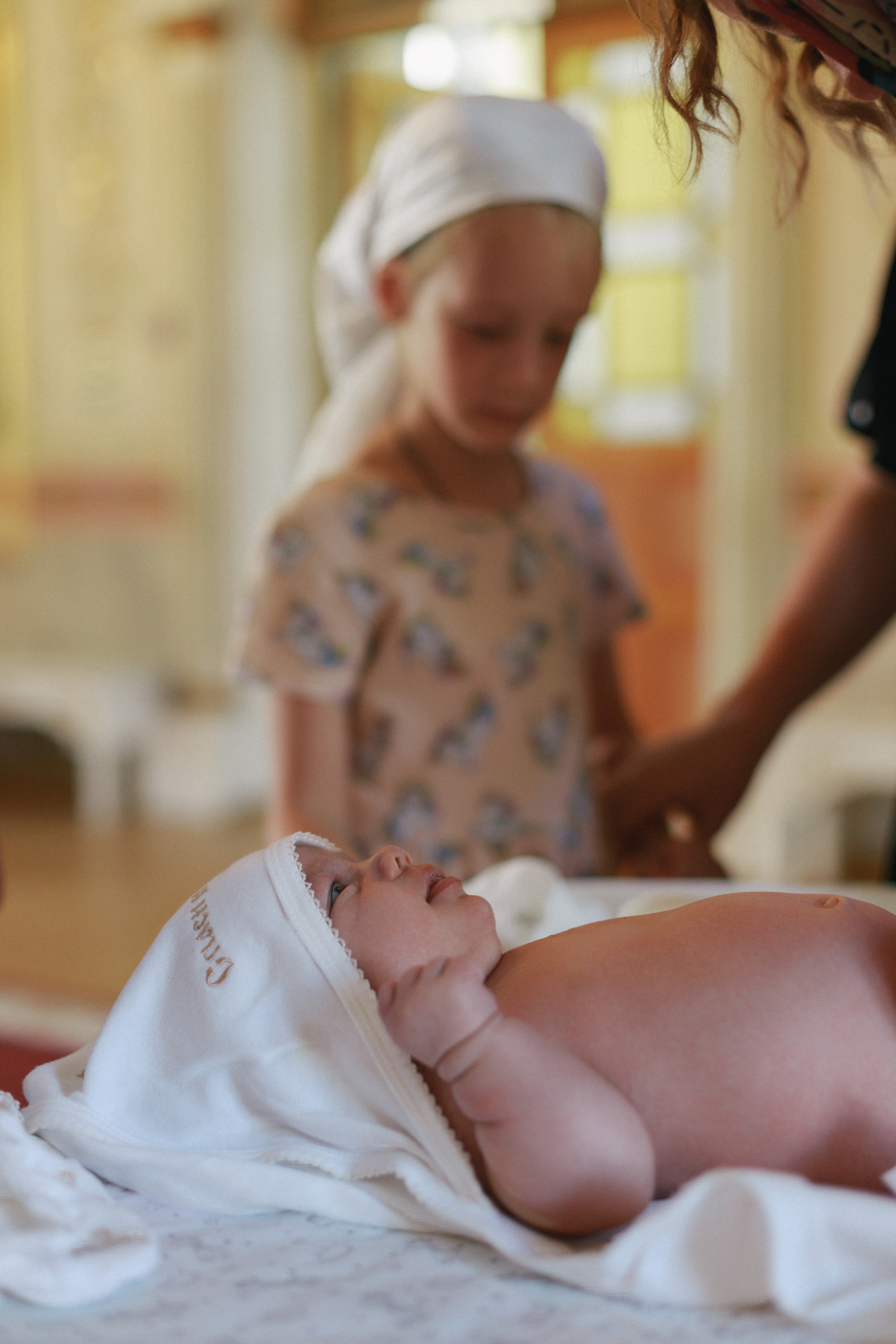 Она позировала на протяжении всего крещения. Свадебный фотограф Мироманов Николай в Крыму