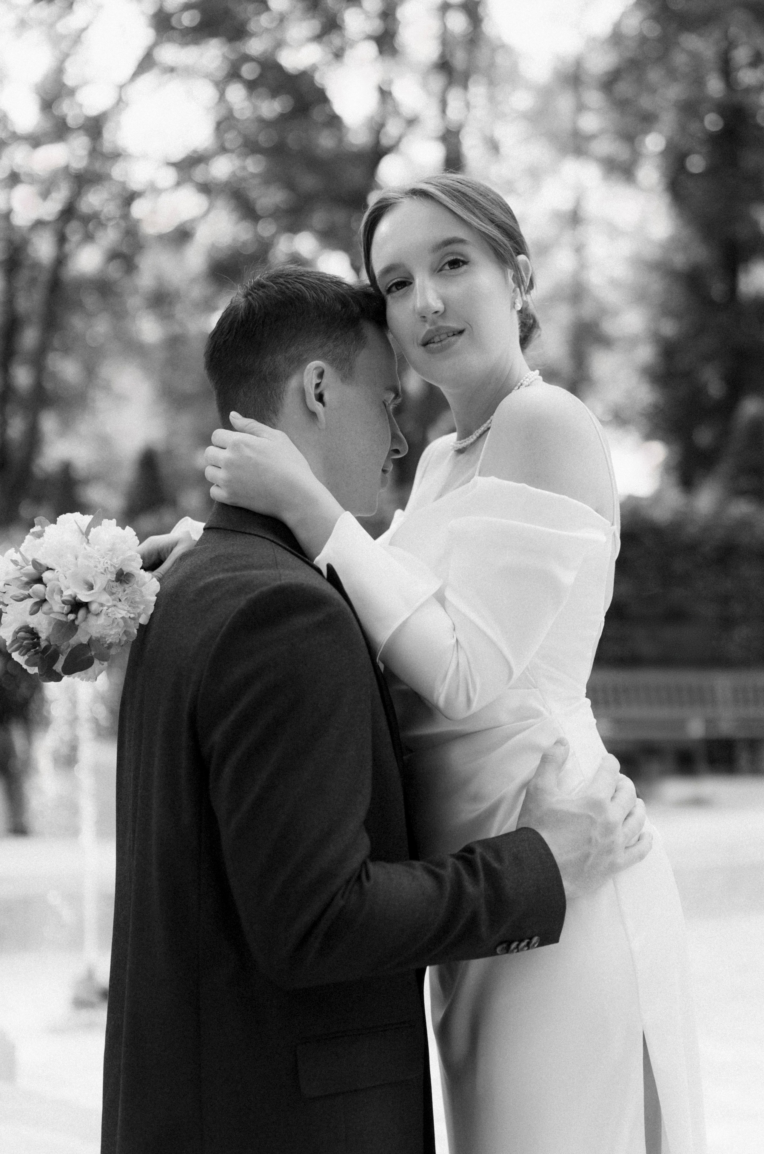 Лёня и Юля. Питер. От утра в отеле до вечеринки в ресторане на заливе. Цифра и плёнка. Свадебный фотограф Катерина Чулкова