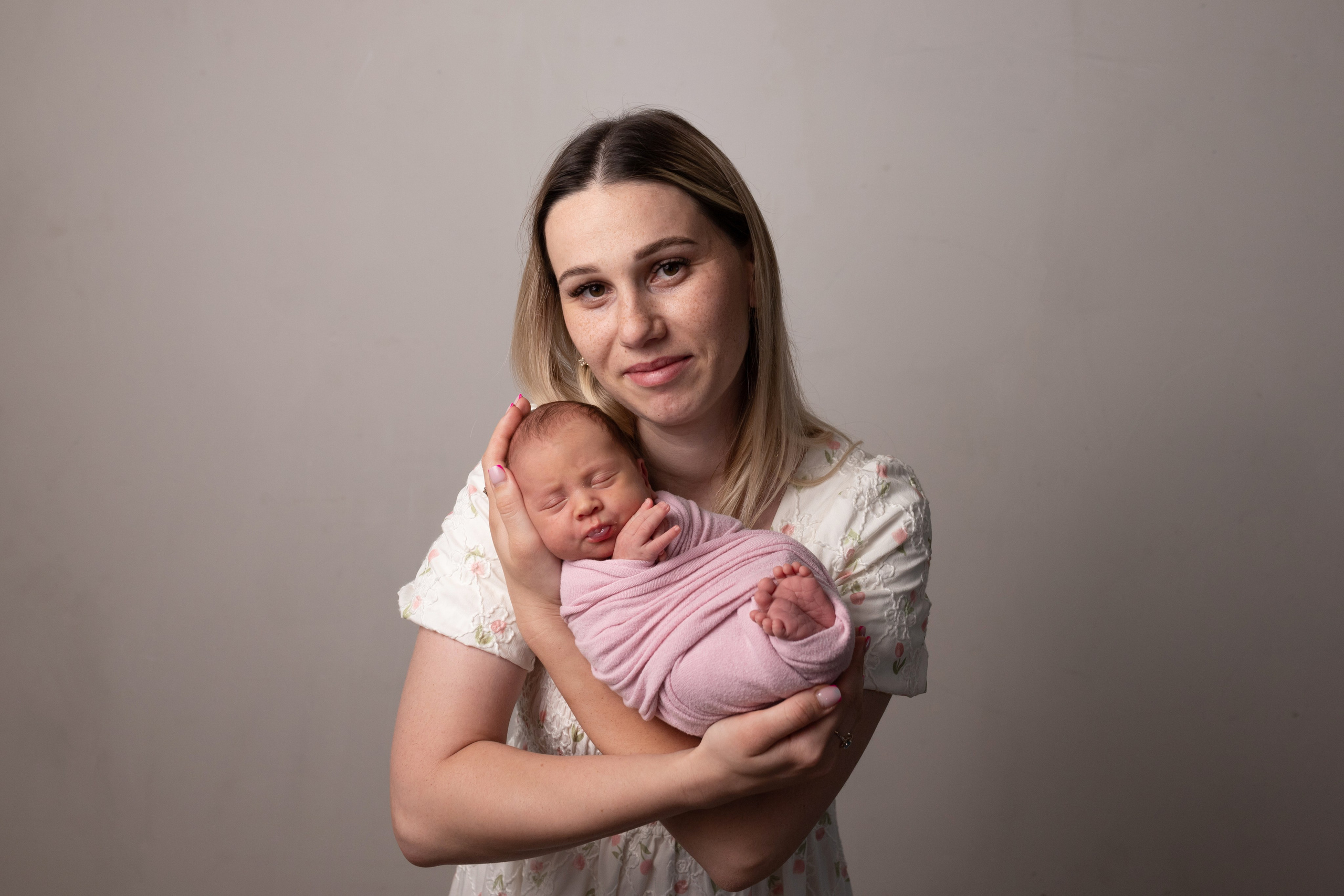 Кадры малыша с родителями. Фотограф новорождённых Анапа Елена Кушнарь