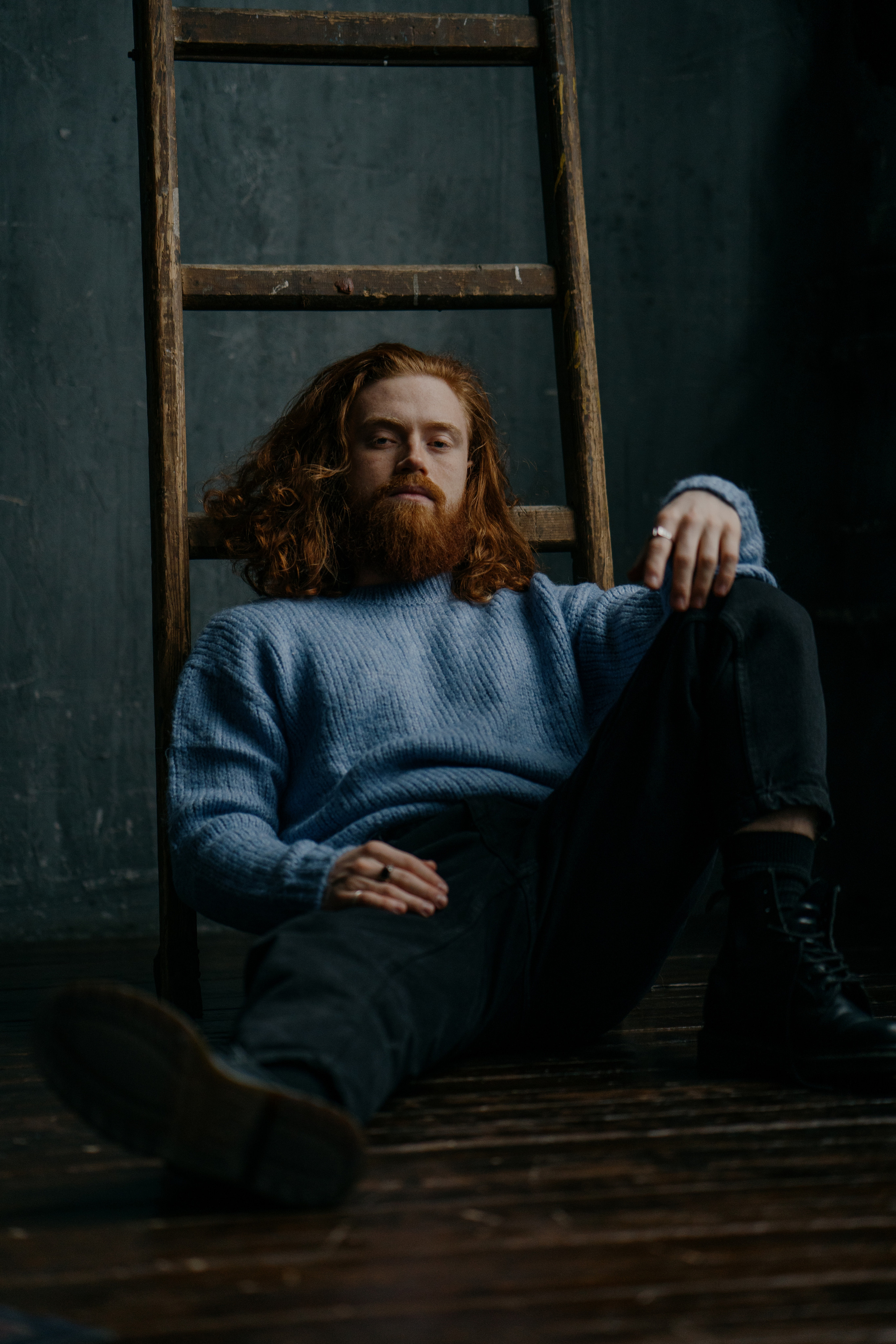 Данил. I am Diana, a portrait photographer. I take pictures around the world