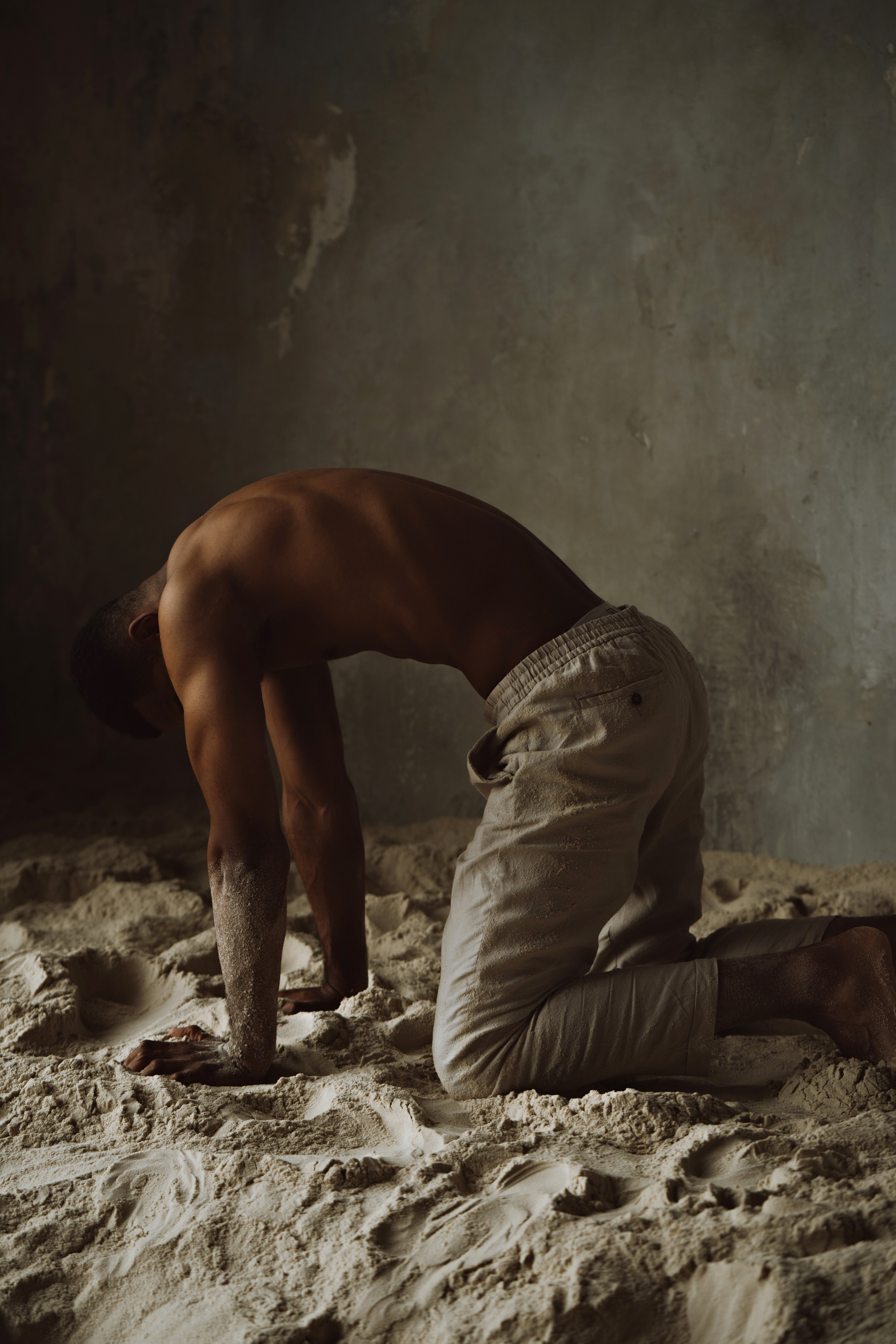 Давид. I am Diana, a portrait photographer. I take pictures around the world