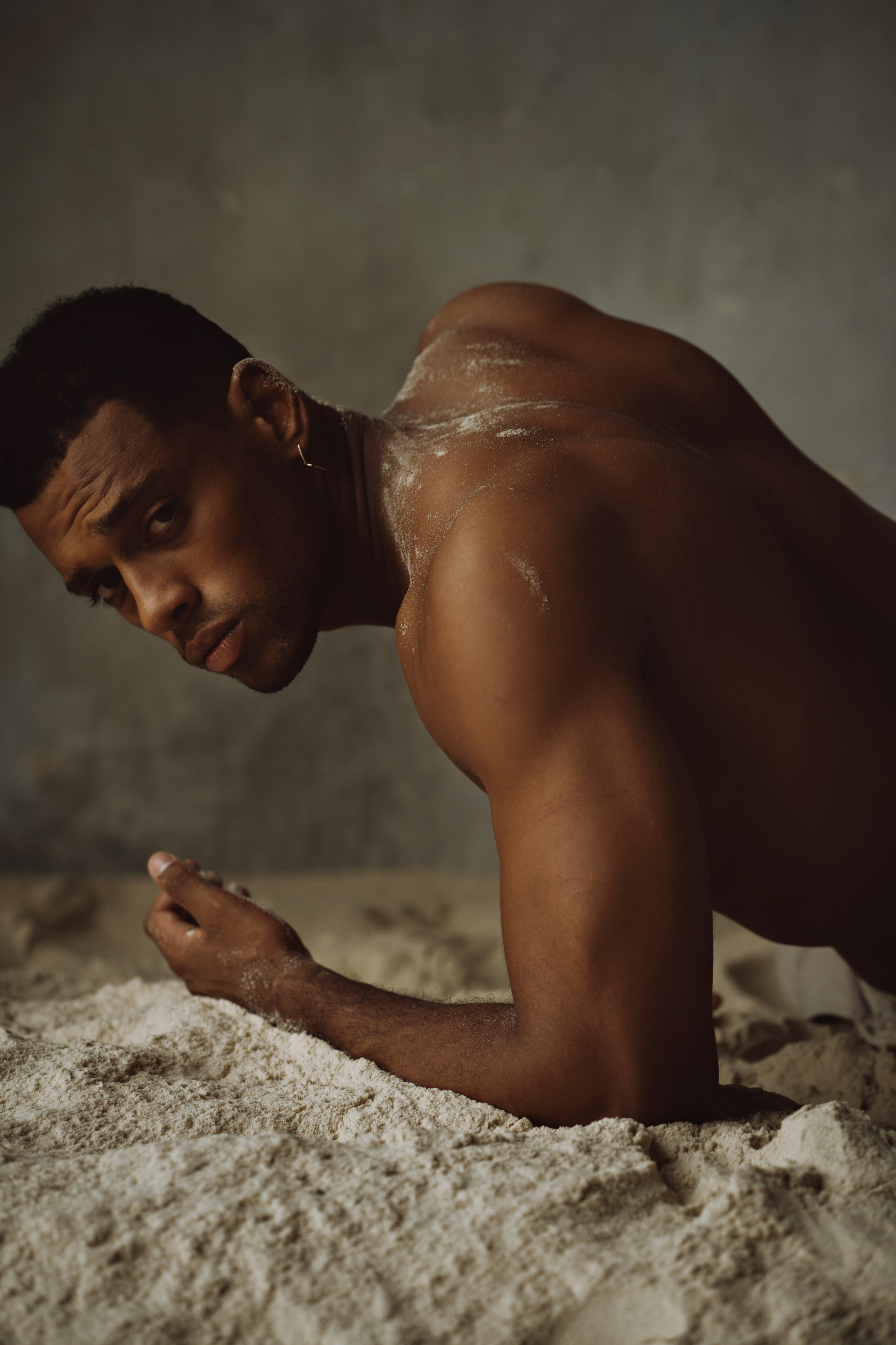 Давид. I am Diana, a portrait photographer. I take pictures around the world