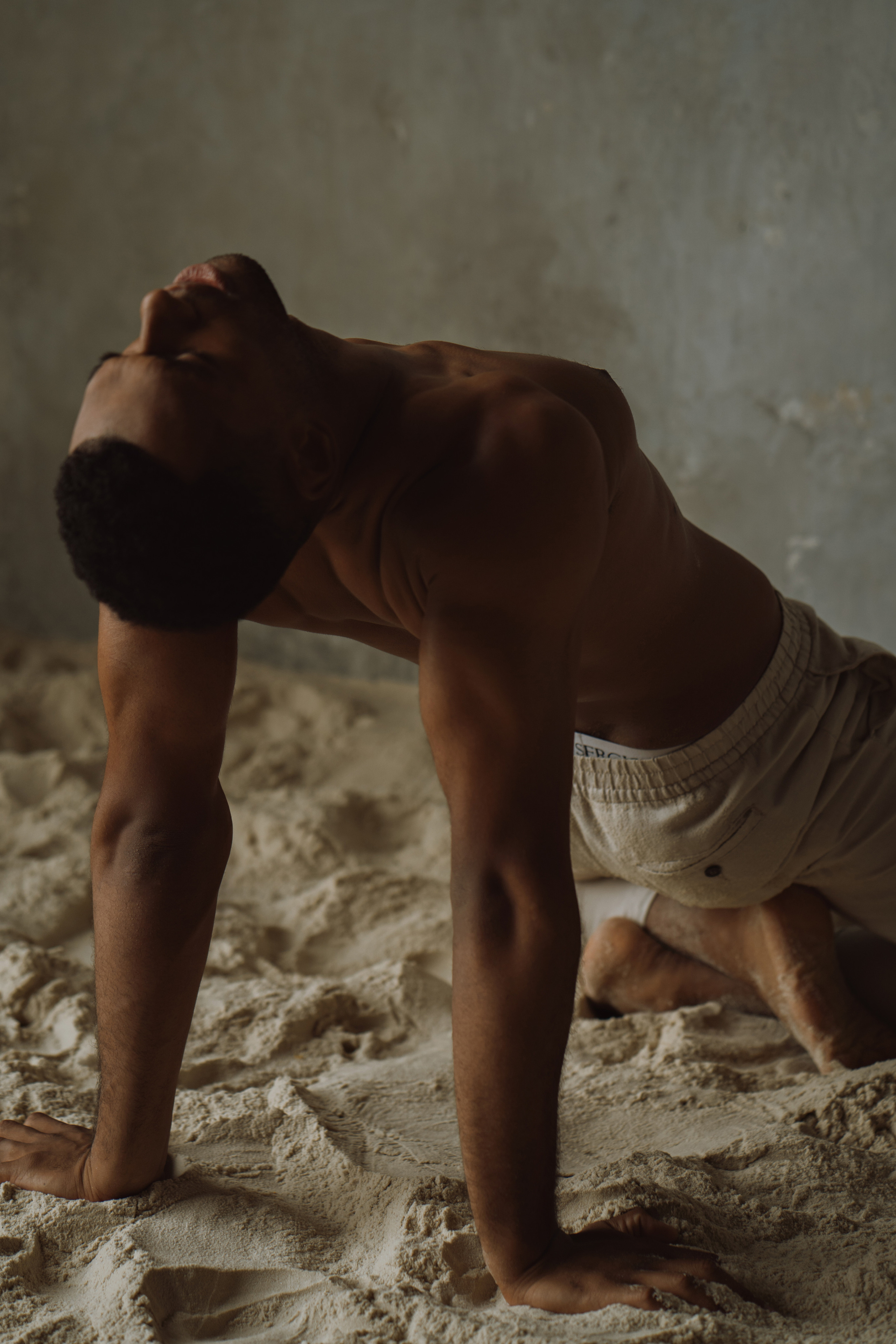 Давид. I am Diana, a portrait photographer. I take pictures around the world