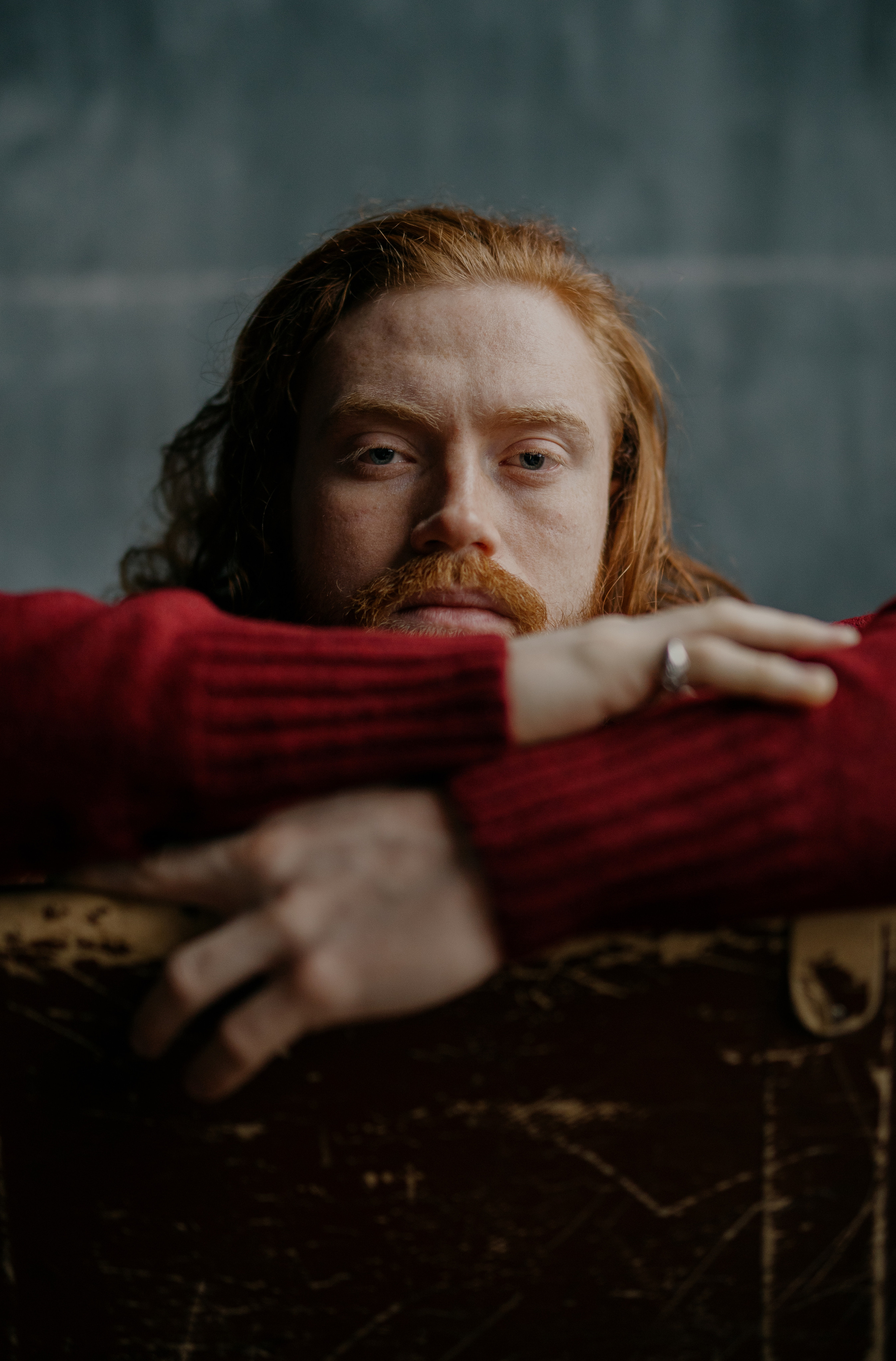 Данил. I am Diana, a portrait photographer. I take pictures around the world