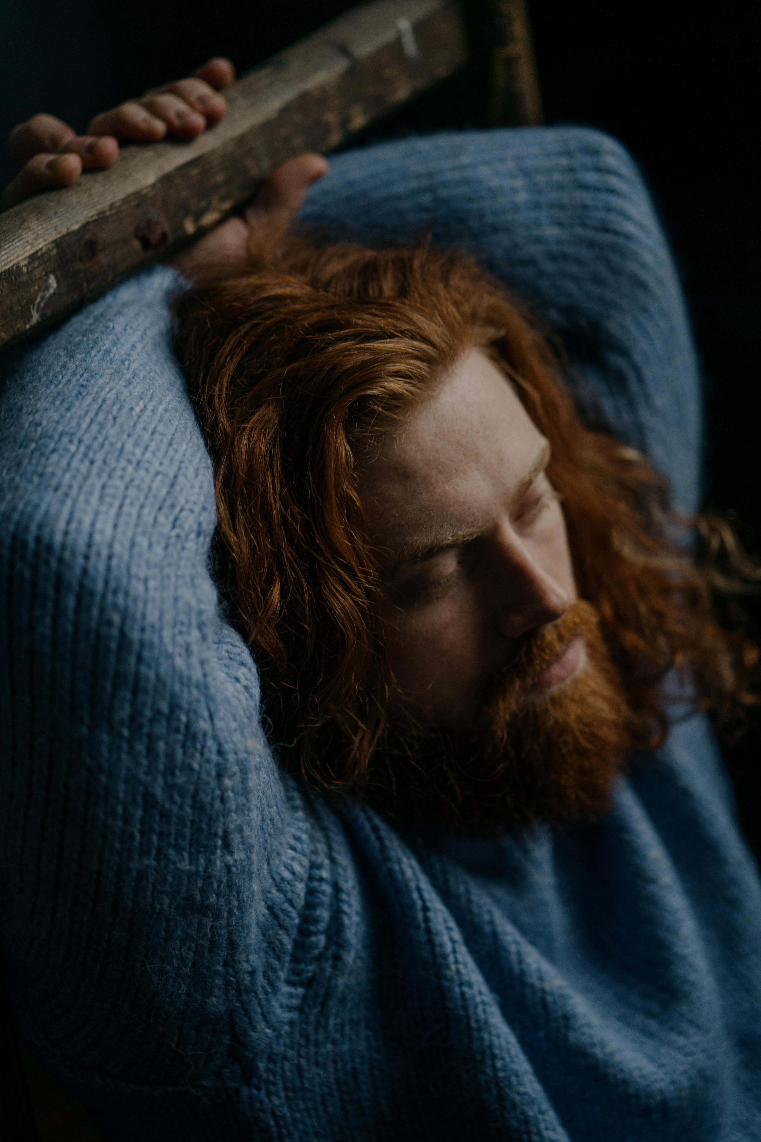 Данил. I am Diana, a portrait photographer. I take pictures around the world