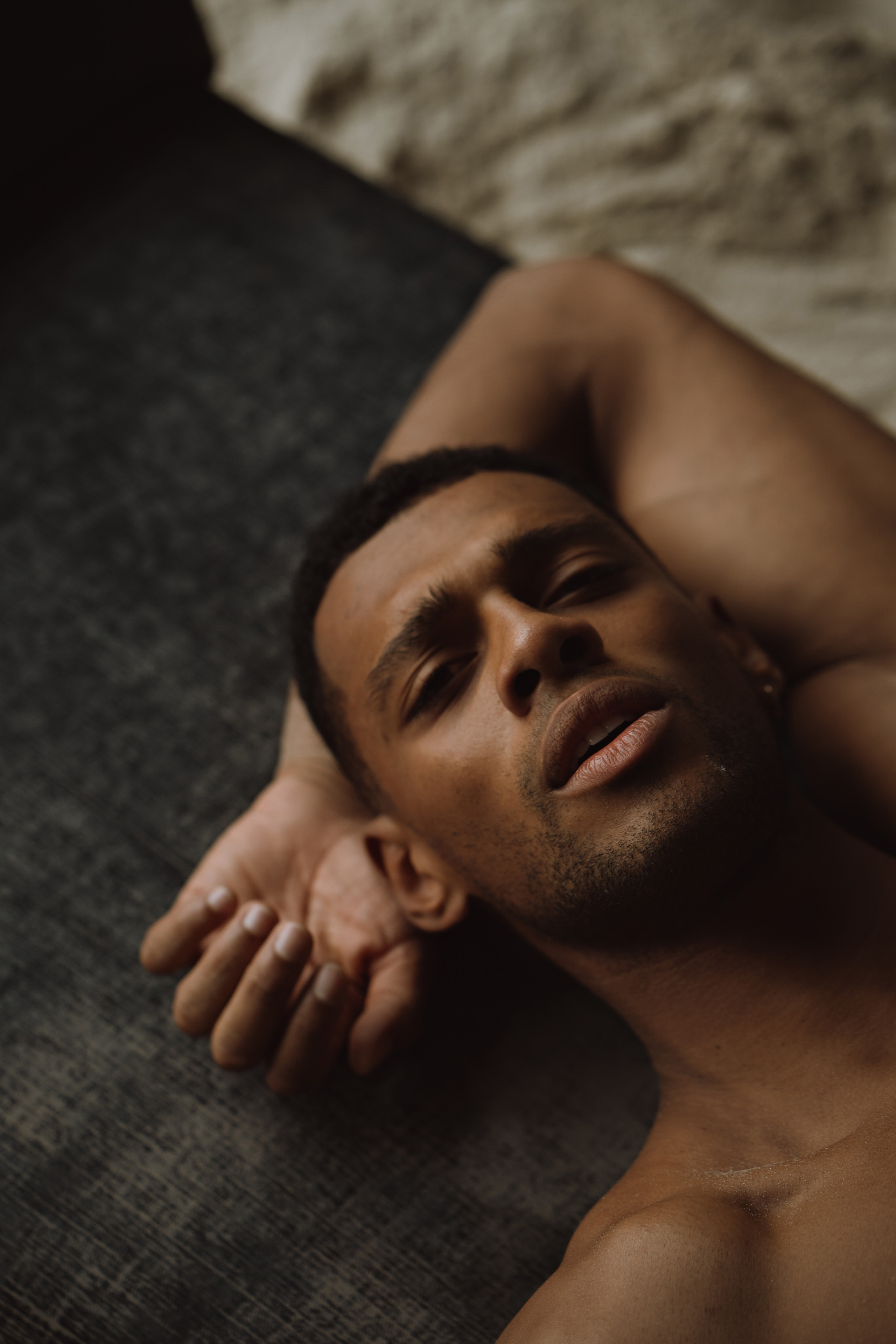 Давид. I am Diana, a portrait photographer. I take pictures around the world