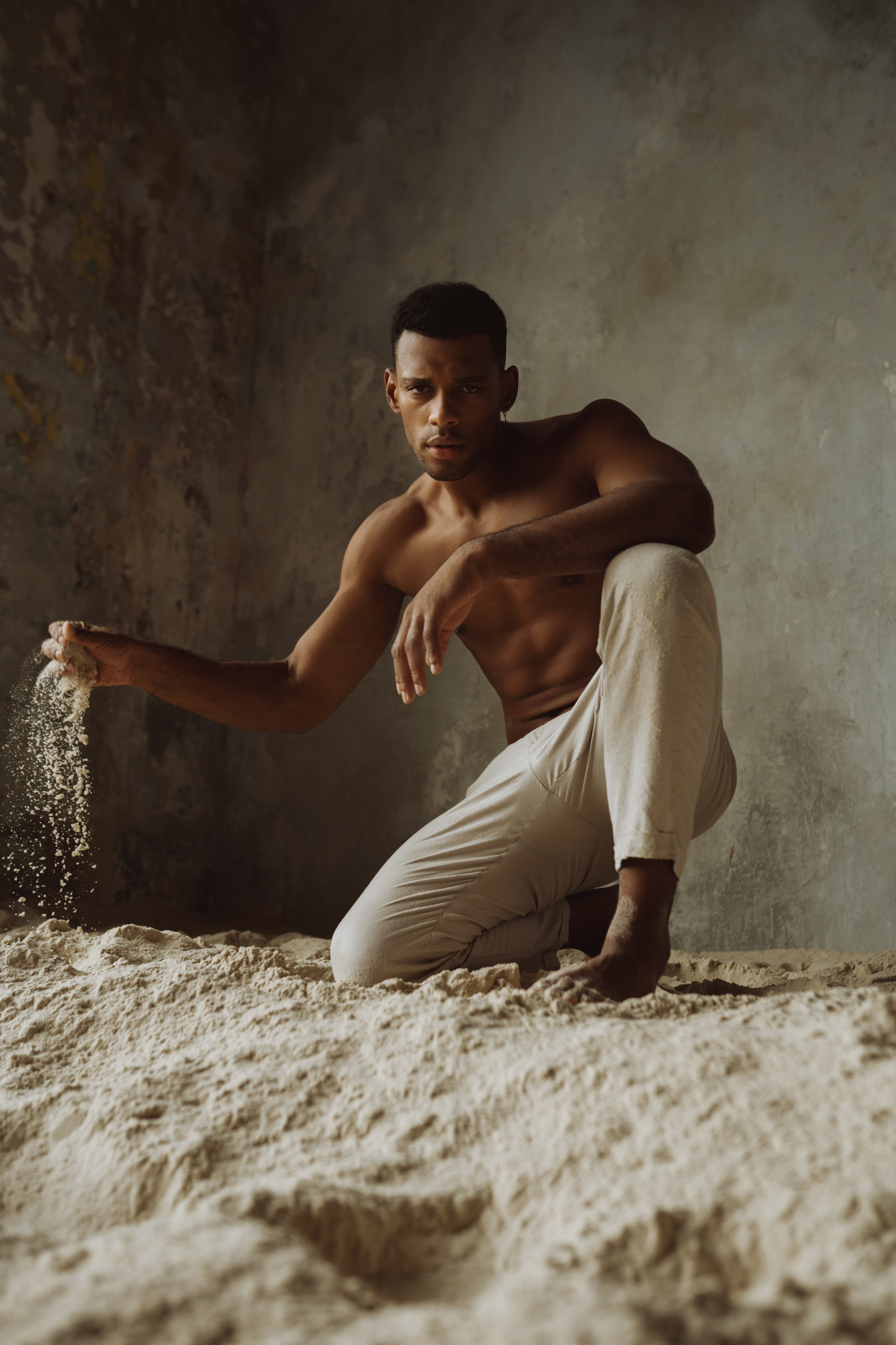 Давид. I am Diana, a portrait photographer. I take pictures around the world