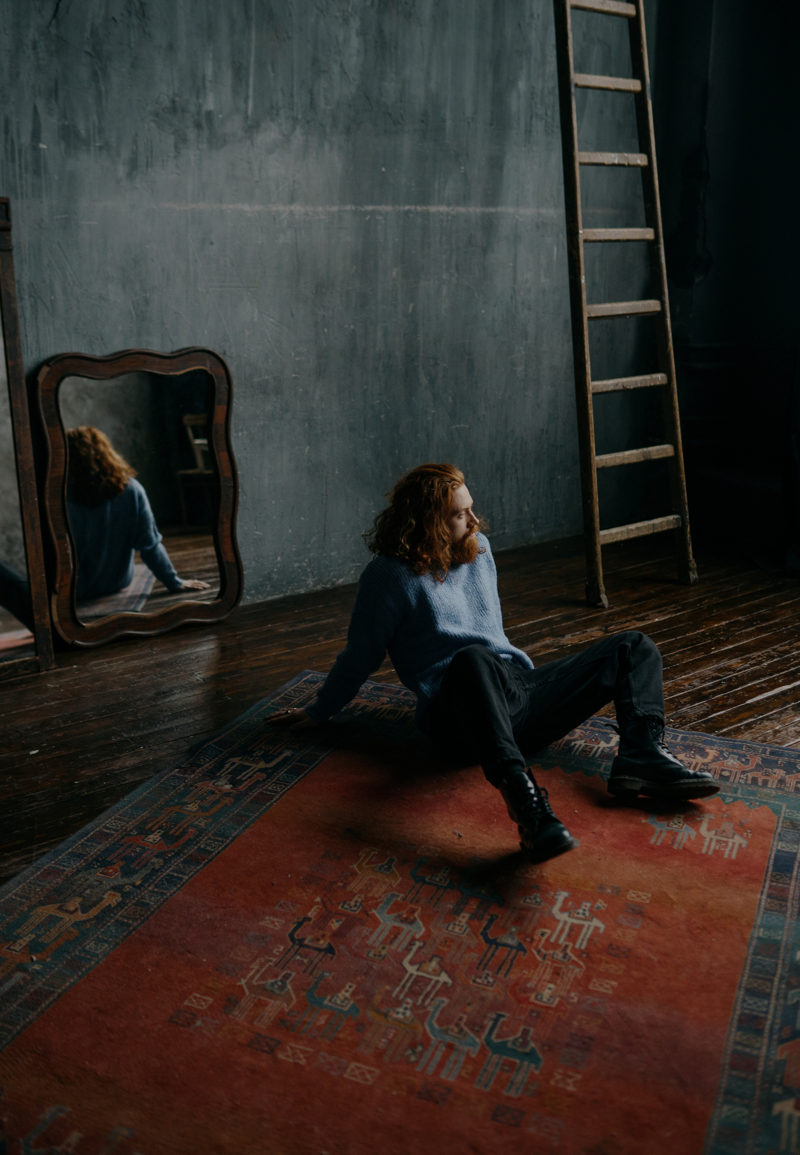 Данил. I am Diana, a portrait photographer. I take pictures around the world