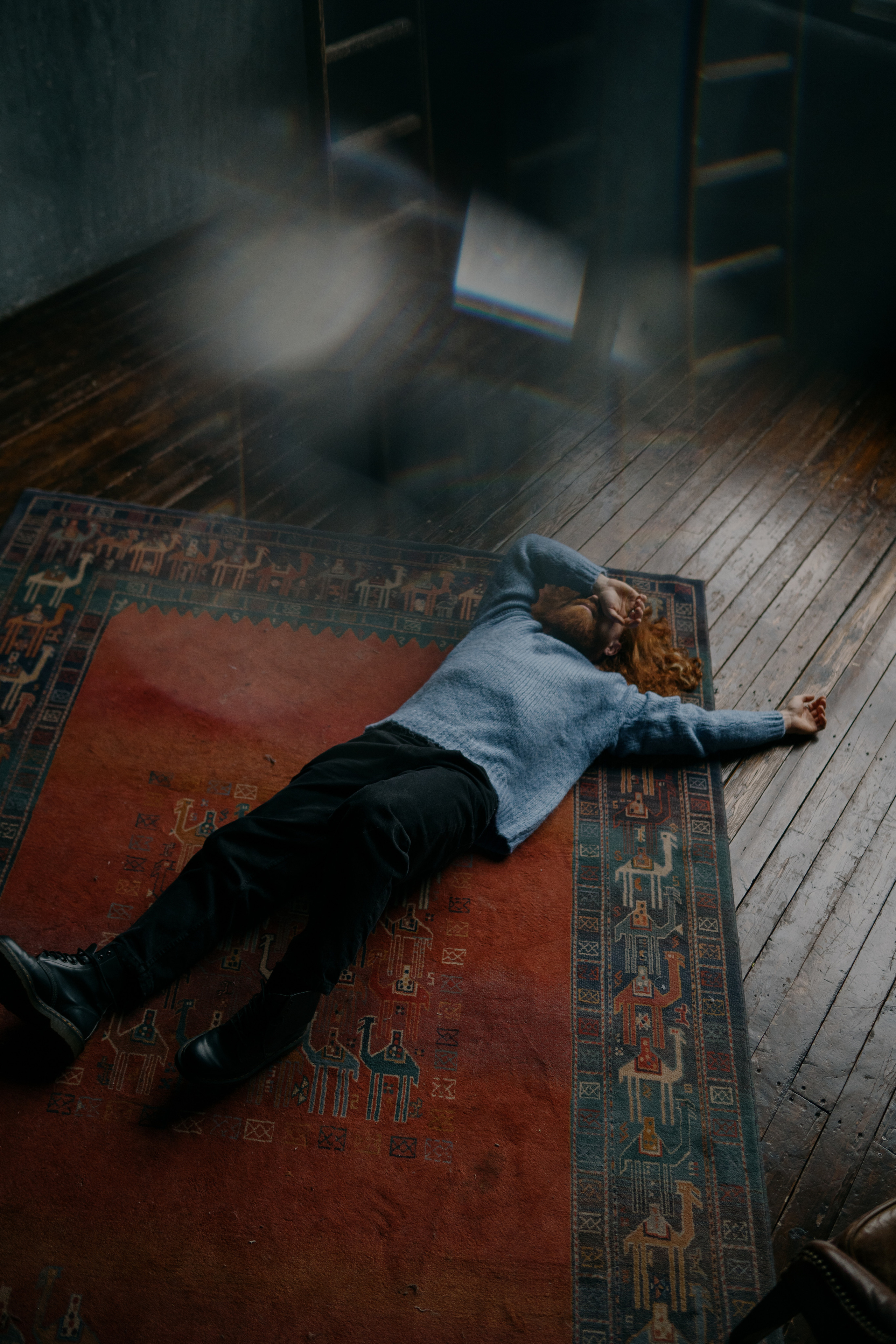 Данил. I am Diana, a portrait photographer. I take pictures around the world