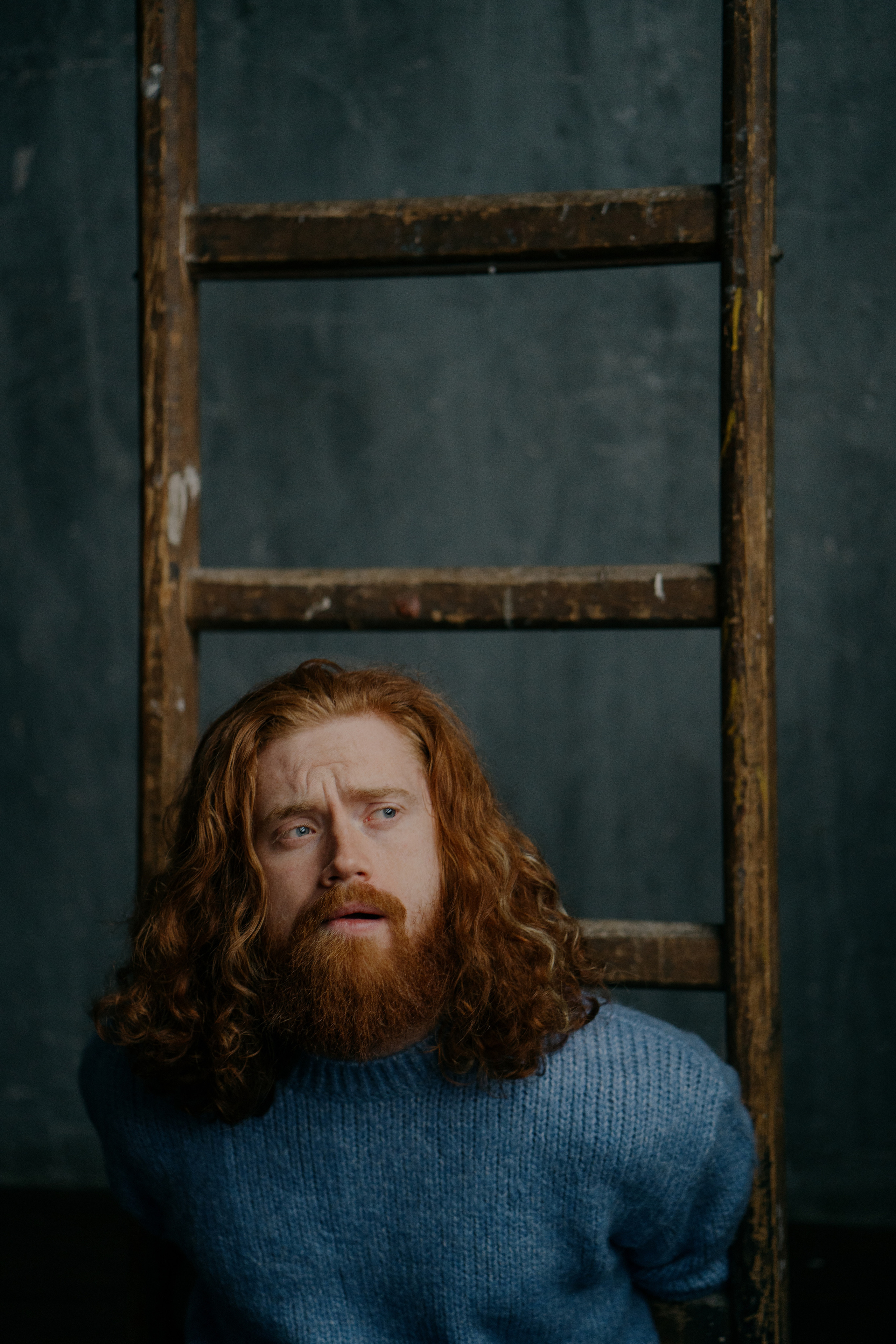 Данил. I am Diana, a portrait photographer. I take pictures around the world