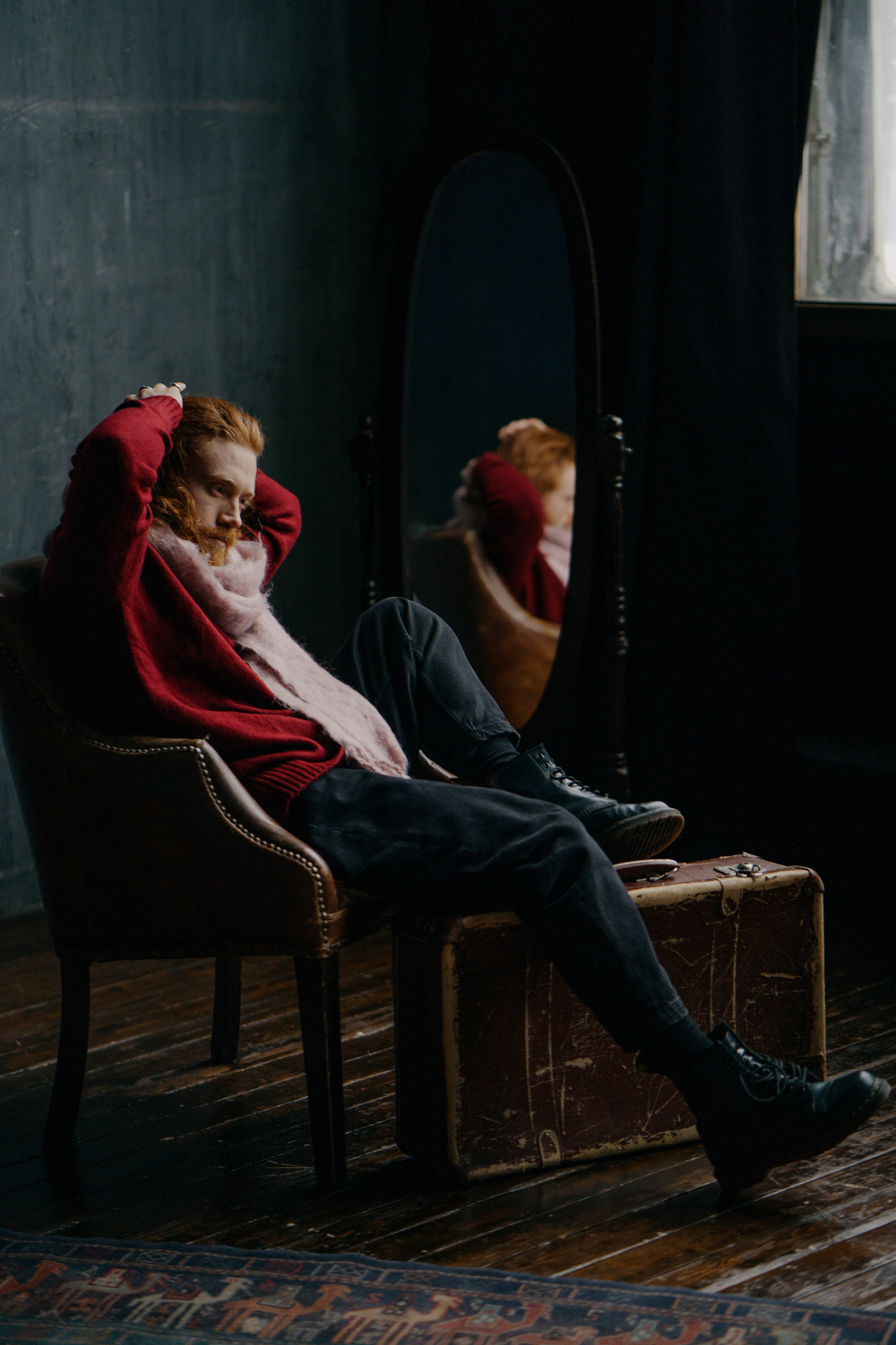 Данил. I am Diana, a portrait photographer. I take pictures around the world