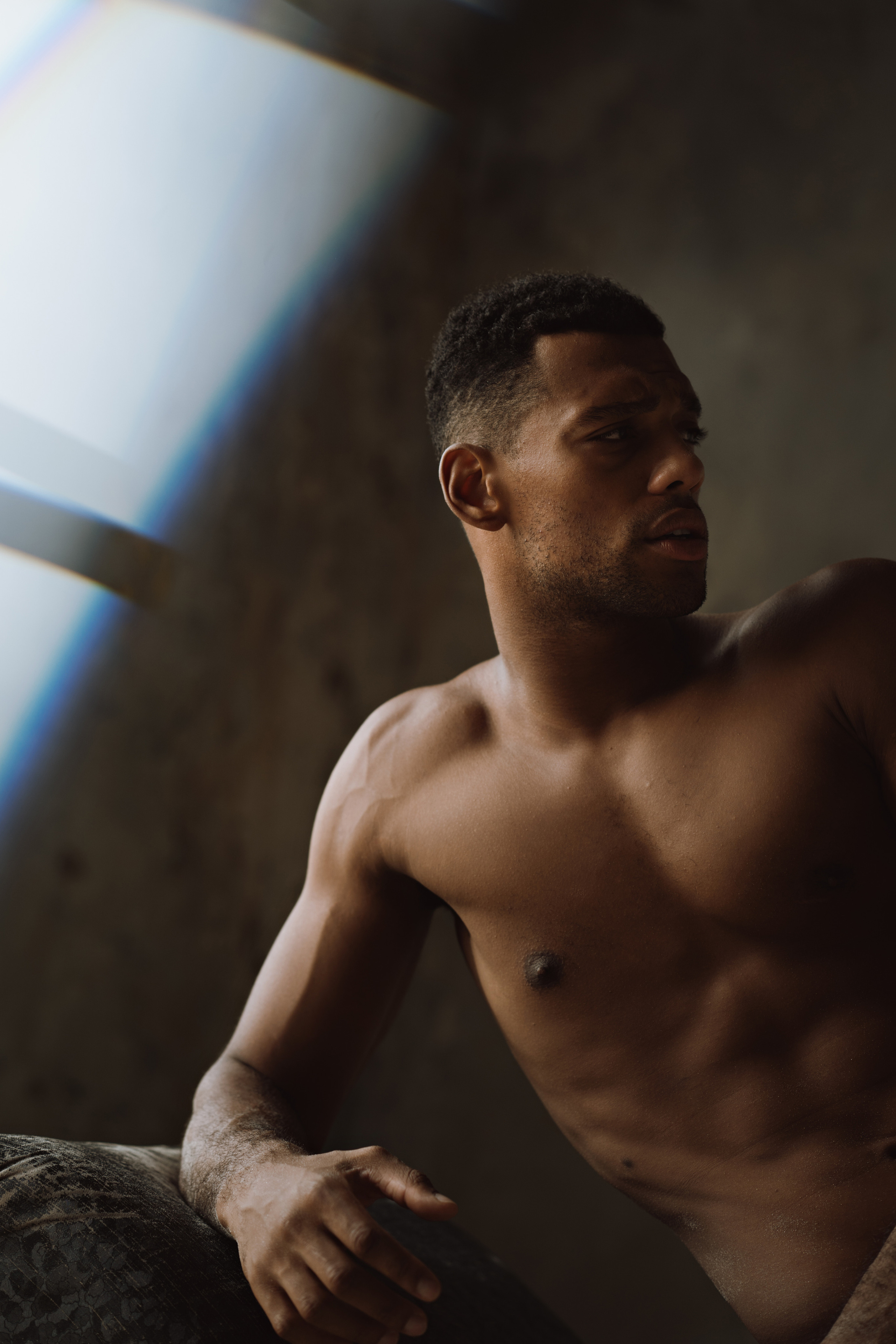 Давид. I am Diana, a portrait photographer. I take pictures around the world