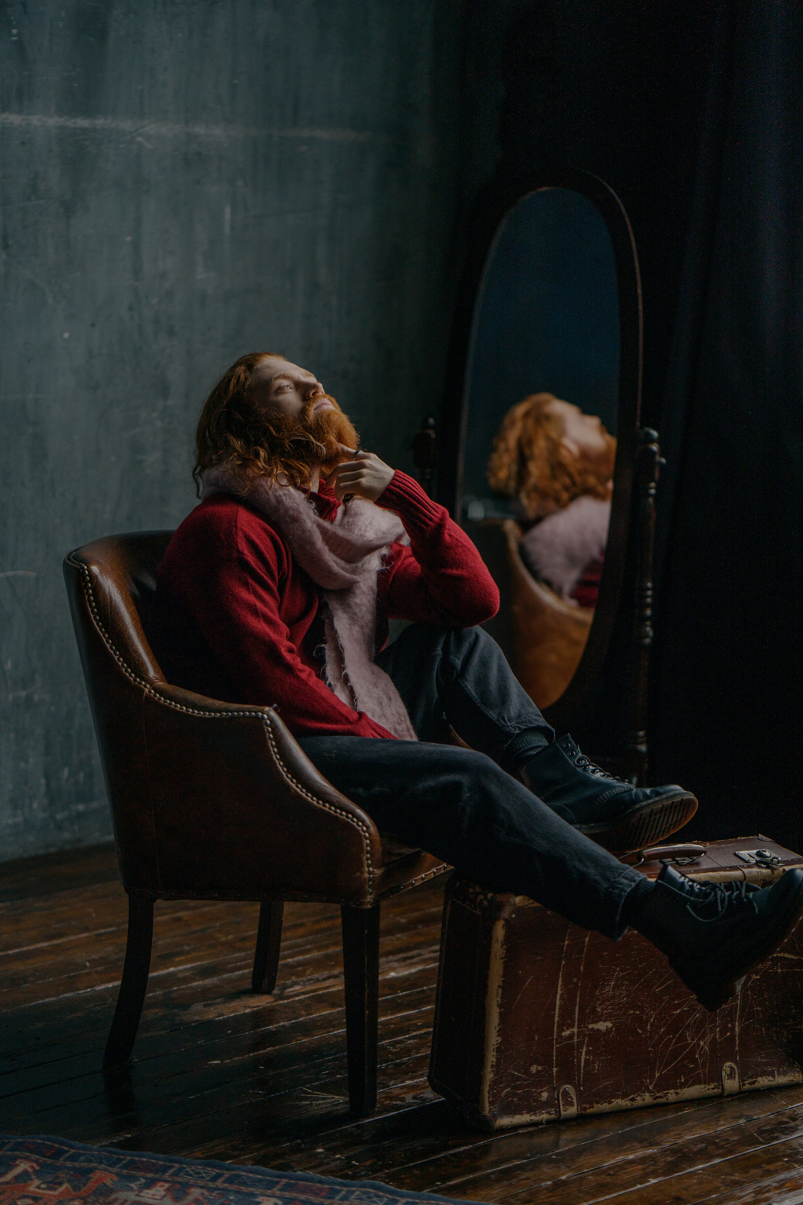 Данил. I am Diana, a portrait photographer. I take pictures around the world