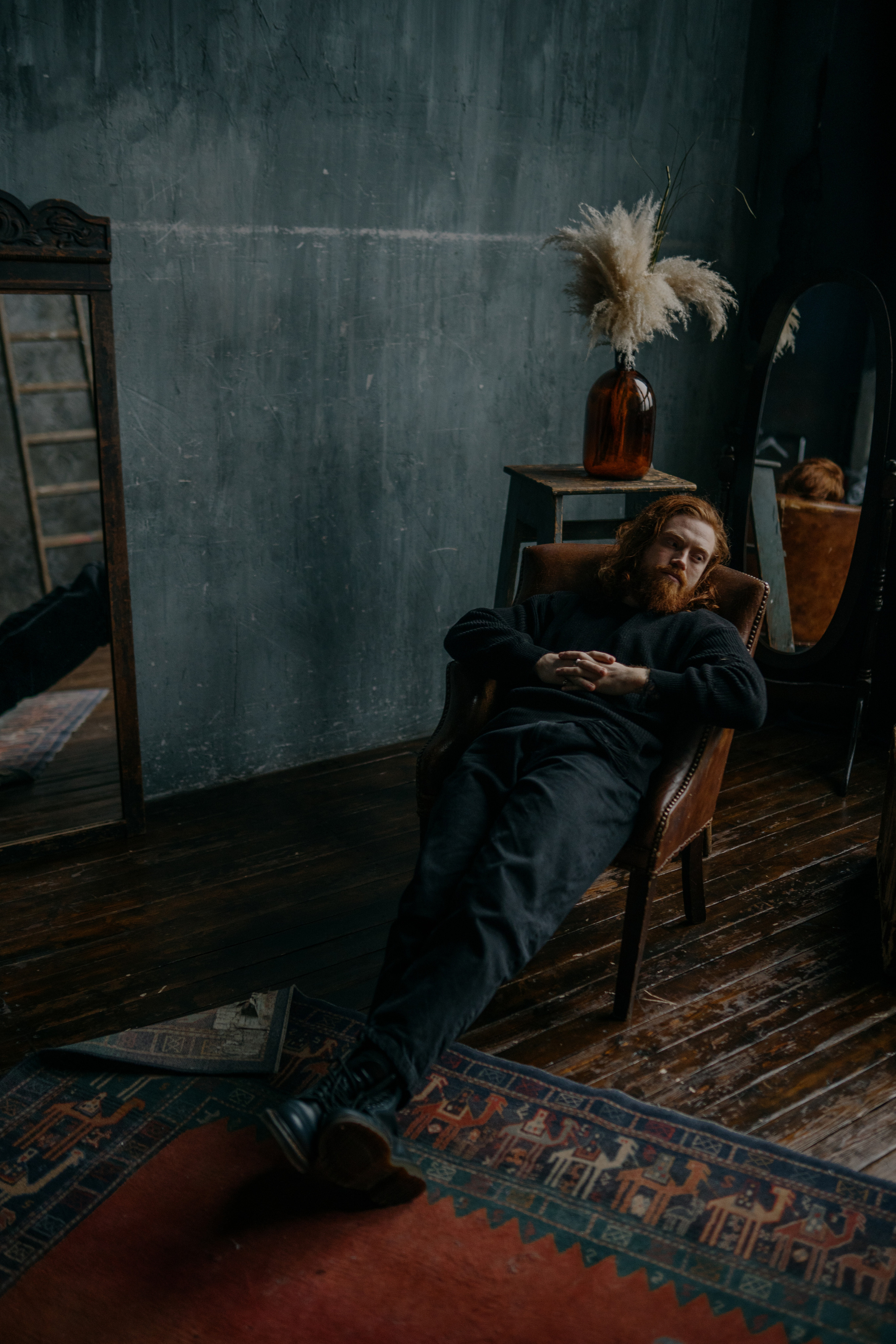 Данил. I am Diana, a portrait photographer. I take pictures around the world