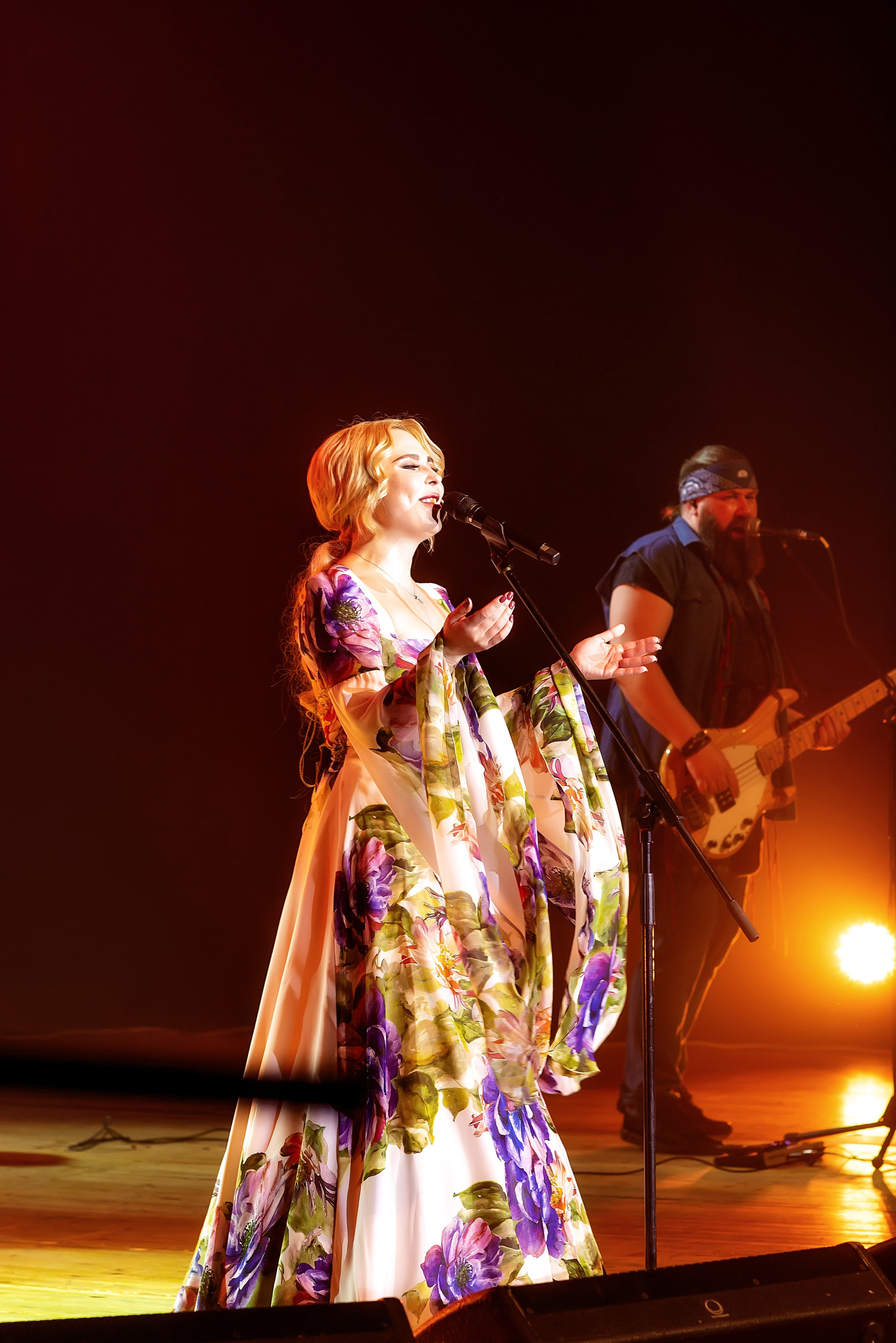 Концерт Пелагеи. Школьный, фэшн фотограф в Тюмени и в России Ирина Королева