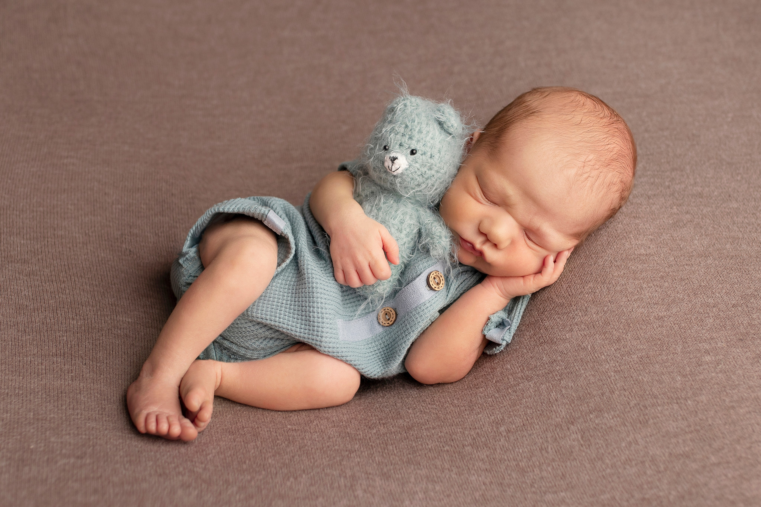 Красивые фотографии малышей у Вас дома. Фотограф новорождённых в Санкт-Петербурге Лилия Яковлева