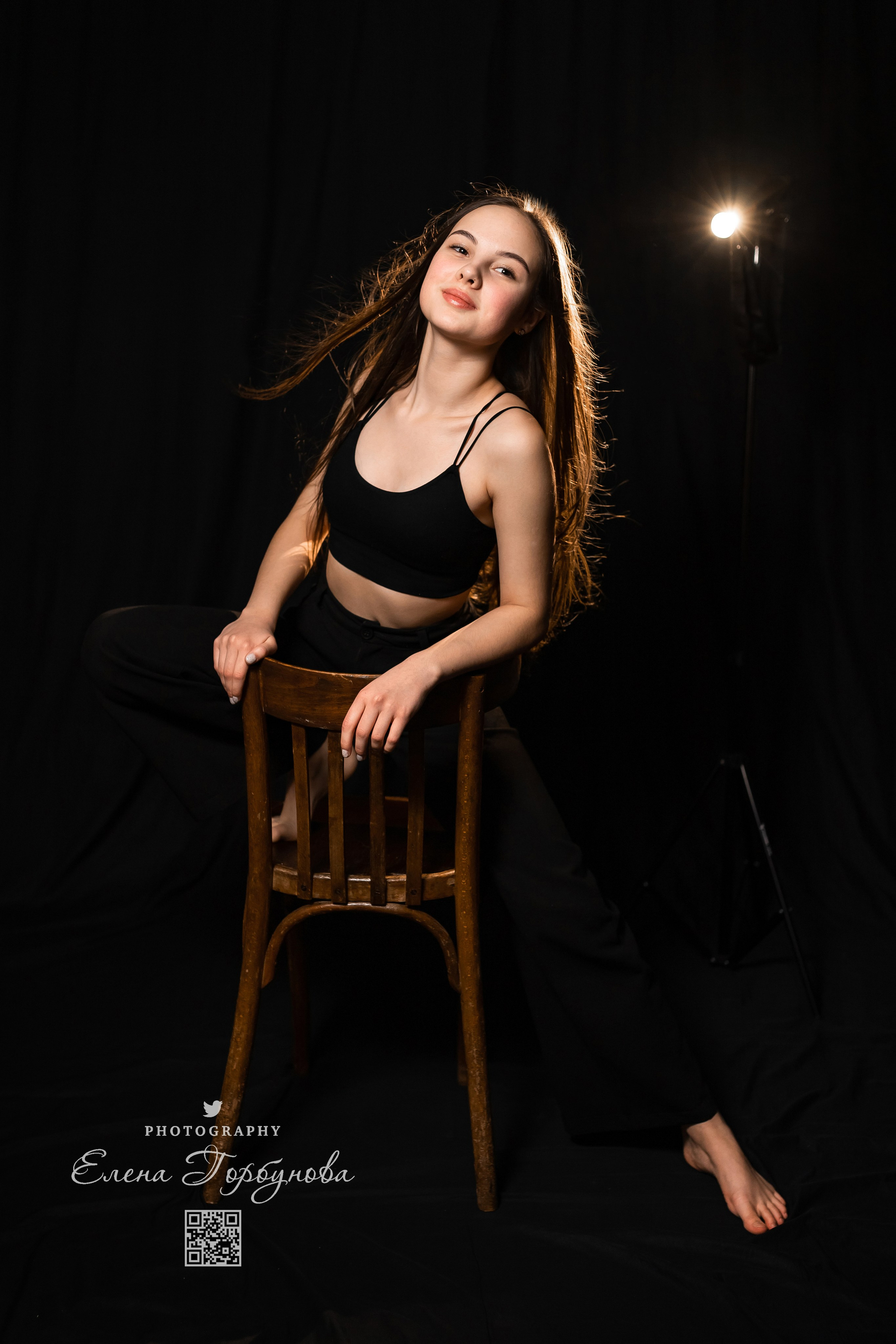 Моя студия. Полина и стул. Январь 2024. Фотограф Пермь. Свадьбы. Семья и дети, школа, д. сад. Фотокниги