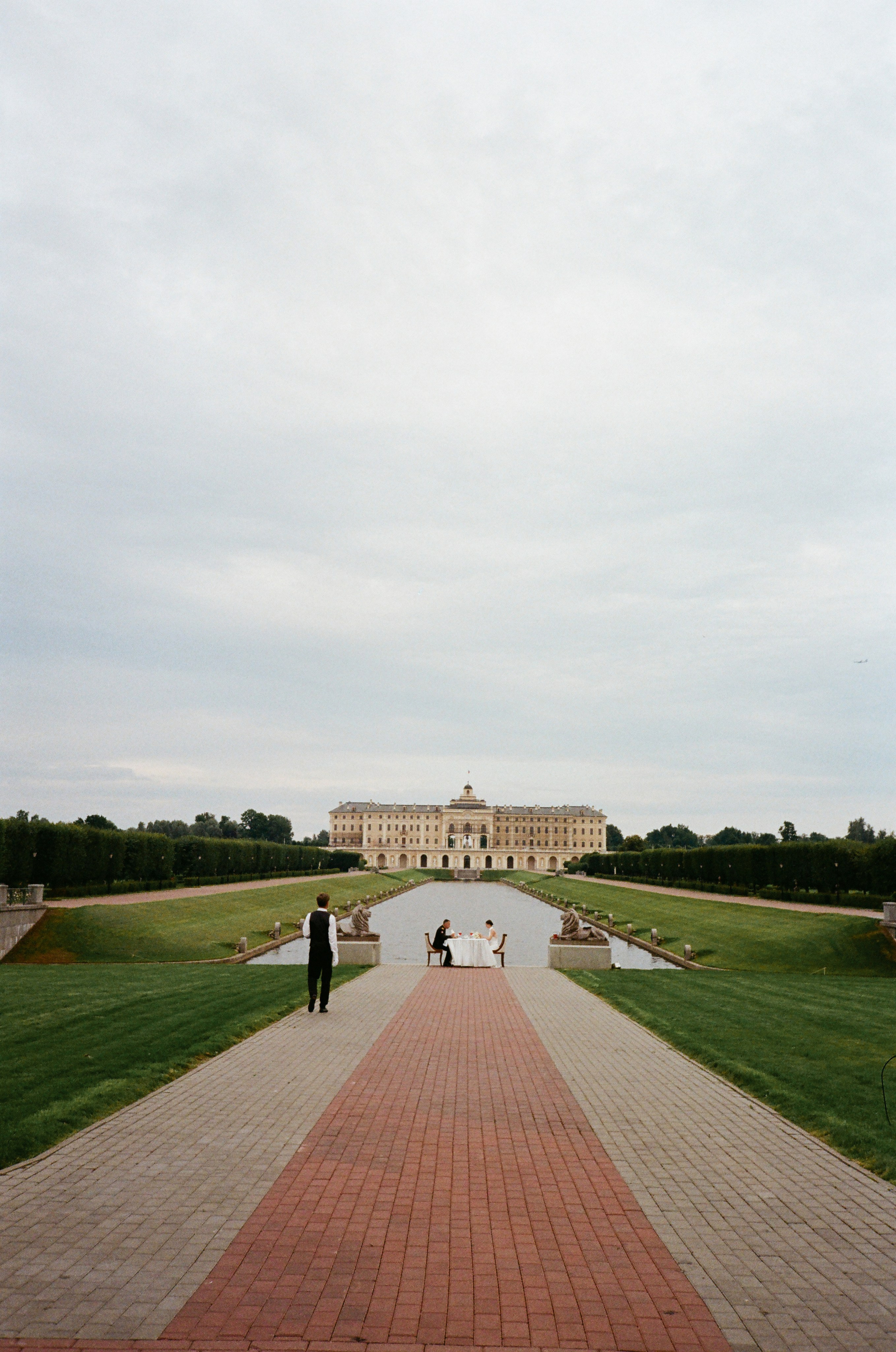 Свадебная фотосессия на пленку. Сестры Карабаза. Фотографы и ретушеры в Москве и Санкт-Петербурге