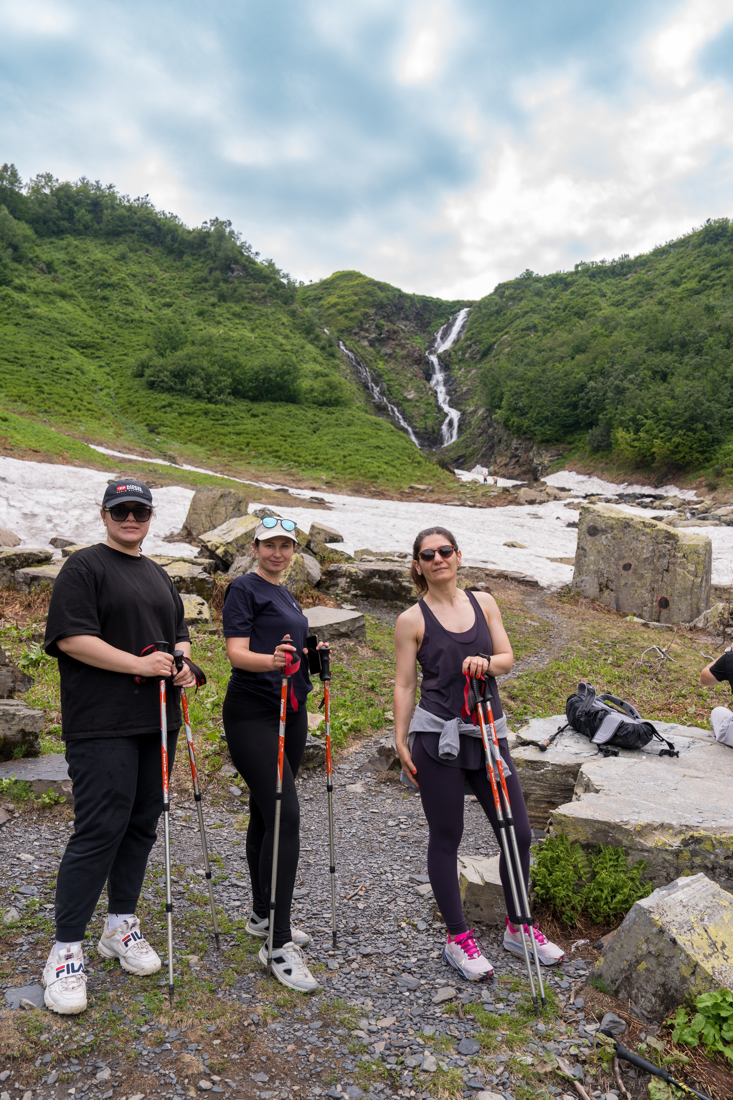MICE мероприятие для компании «Доставка морем»: хайкинг к Ачипсинским водопадам. Репортажный фотограф в Красной Поляне и Сочи Павлюченко Екатерина