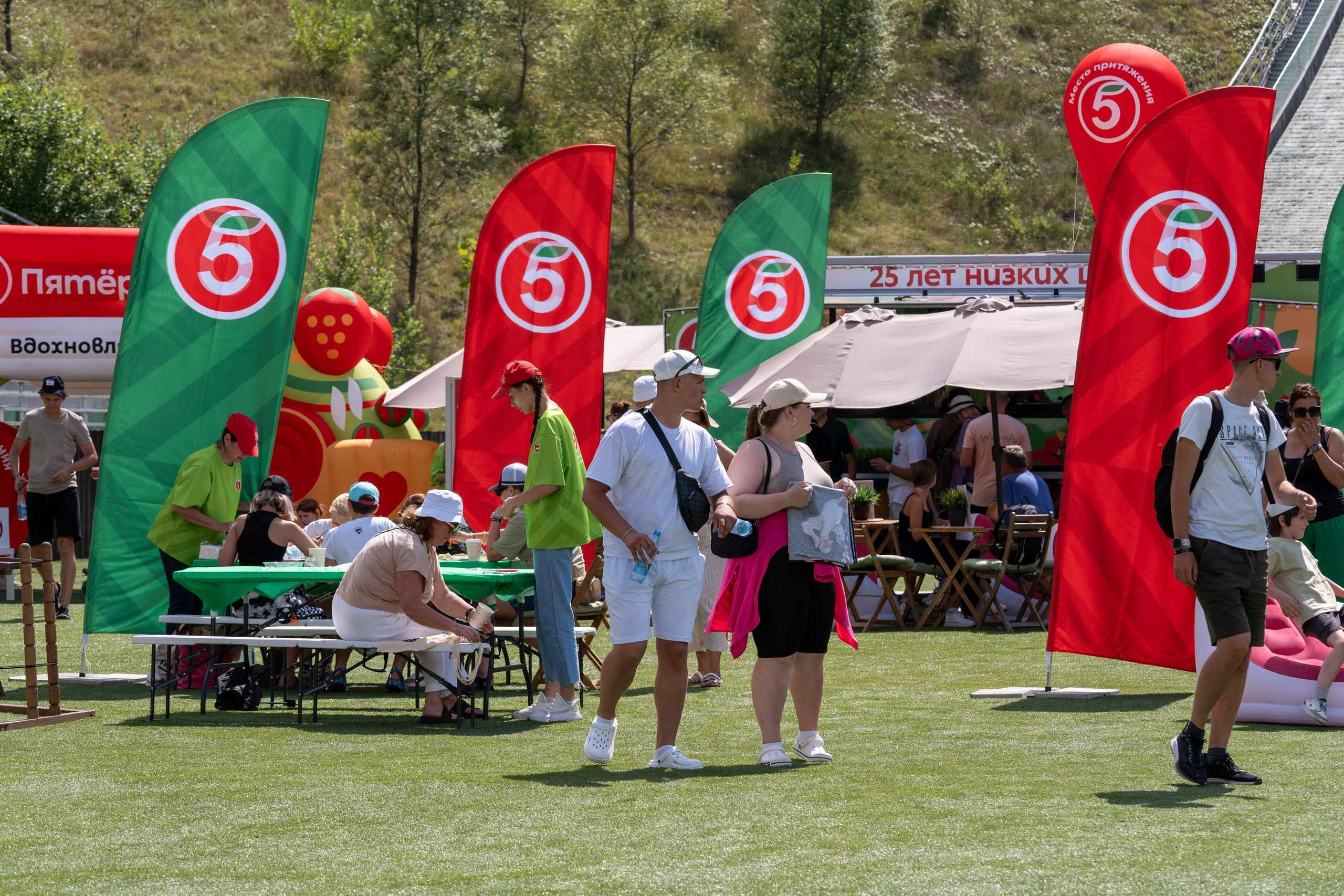 Фотоотчет партнеской интеграции для сети «Пятерочка» на фестивале «Grounded». Репортажный фотограф в Красной Поляне и Сочи Павлюченко Екатерина