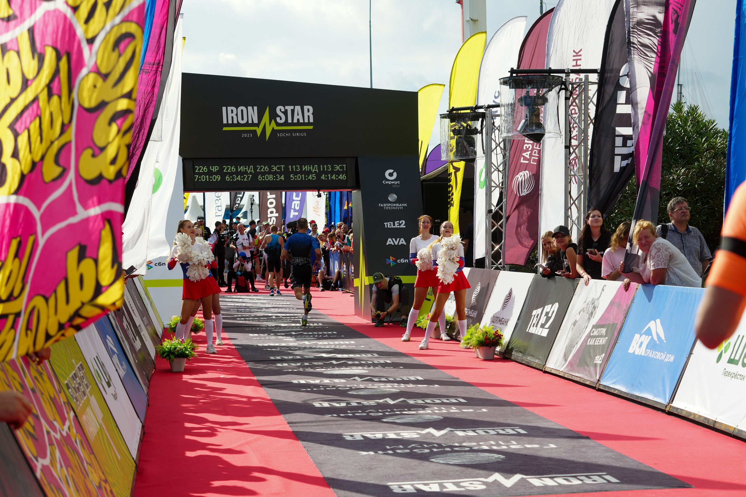 Фотоотчет партнерской интеграции для компании TELE2 на фестивале Ironstar. Репортажный фотограф в Красной Поляне и Сочи Павлюченко Екатерина