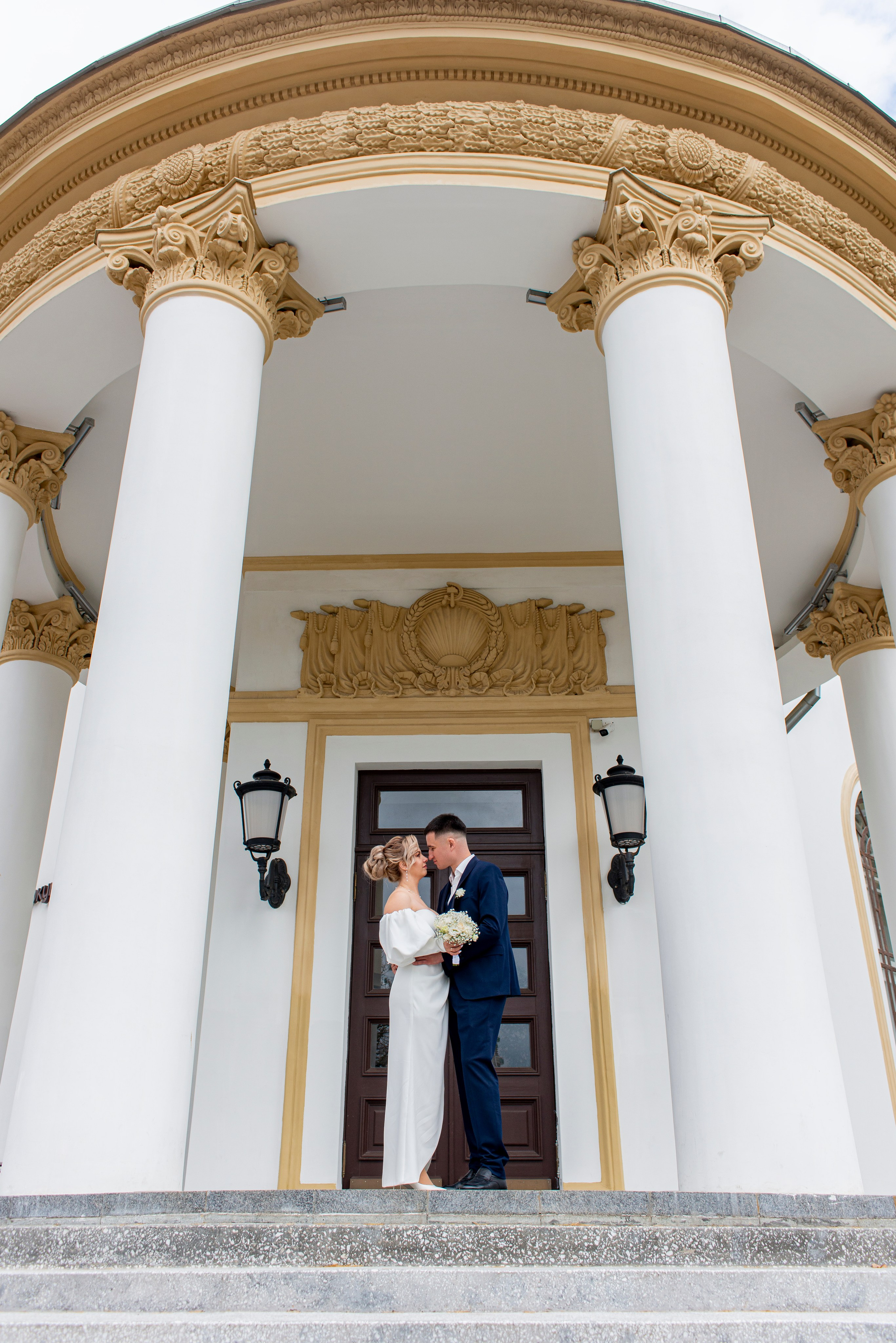 Свадебная фотосессия Юлии и Андрея на ВДНХ. Репортажный и персональный фотограф в Москве