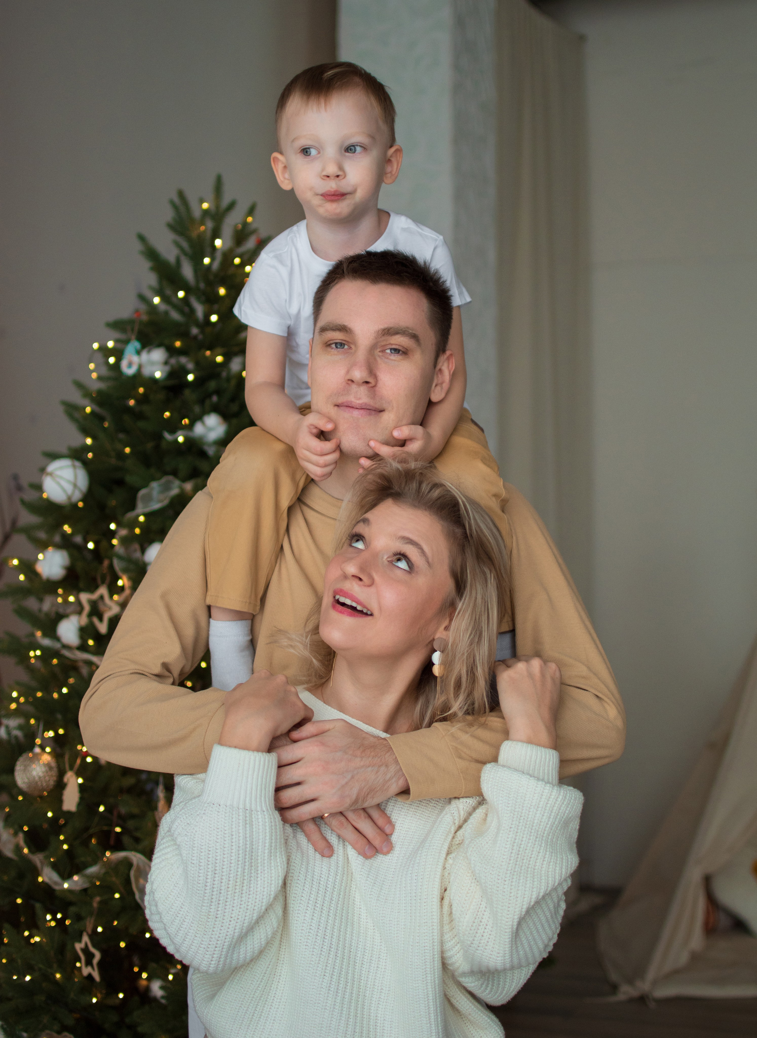 Новогодняя съемка для семьи Матвеевых 2023. Свадебный и семейный фотограф в Казани Диана Портнова