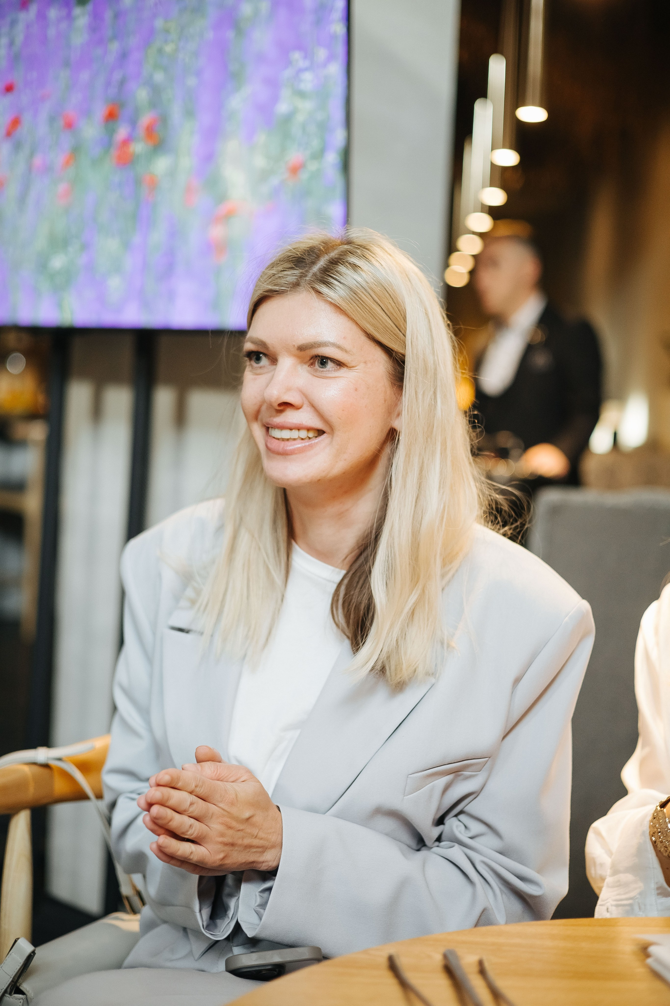 Презентация открытия магазина женской одежды GLVR в ресторане Fresco. Фотограф в Красноярске Надежда Воскресенская