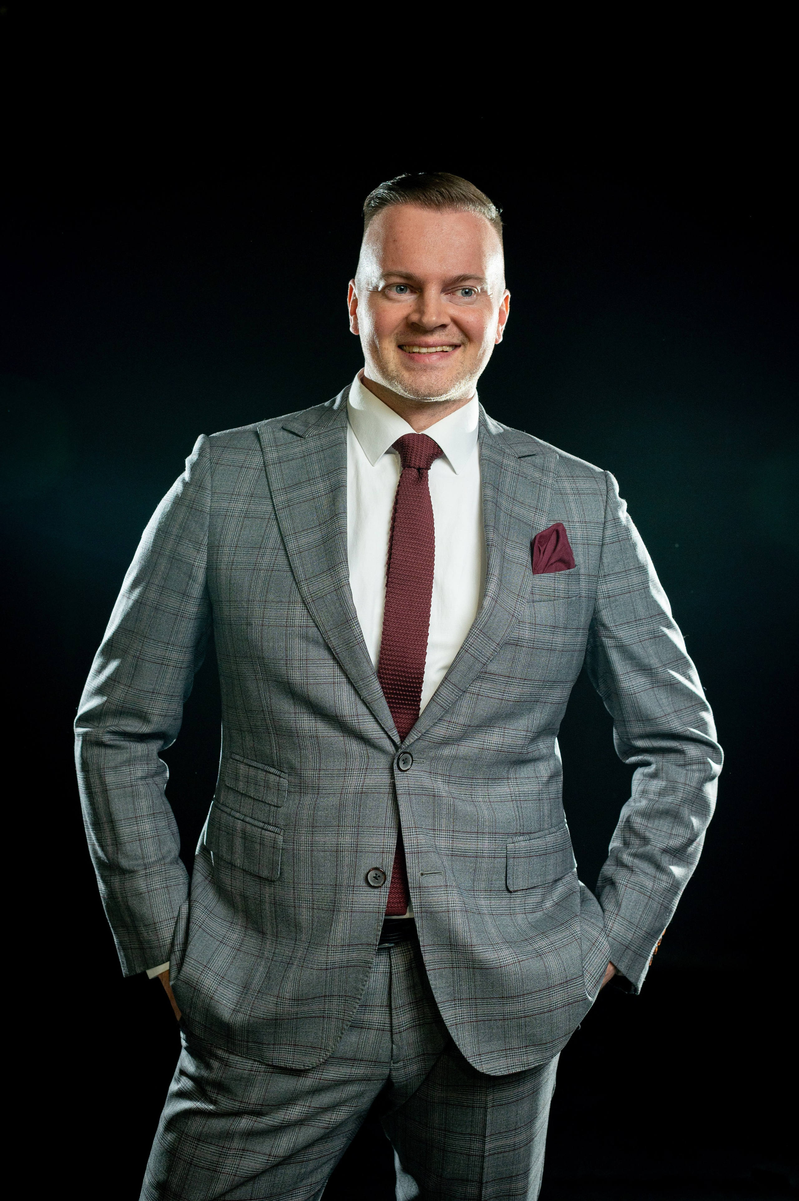 Ты можешь быть разным: деловой или взрывной. Портретный, семейный и свадебный фотограф в Санкт-Петербурге и в Пушкине Ширяев Денис