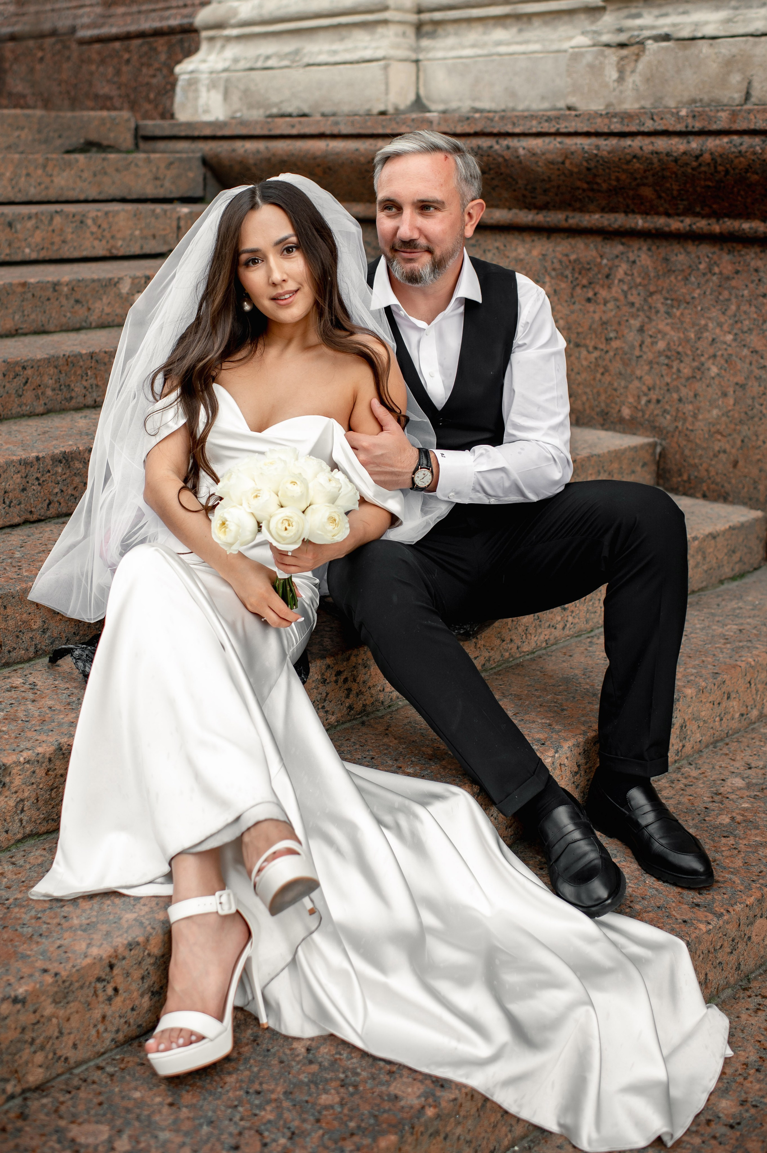 Классическая свадебная фотосессия Аины и Антона по самым красивым местам для свадебной прогулки в Санкт-Петербурге. Портретный, семейный и свадебный фотограф в Санкт-Петербурге и в Пушкине Ширяев Денис