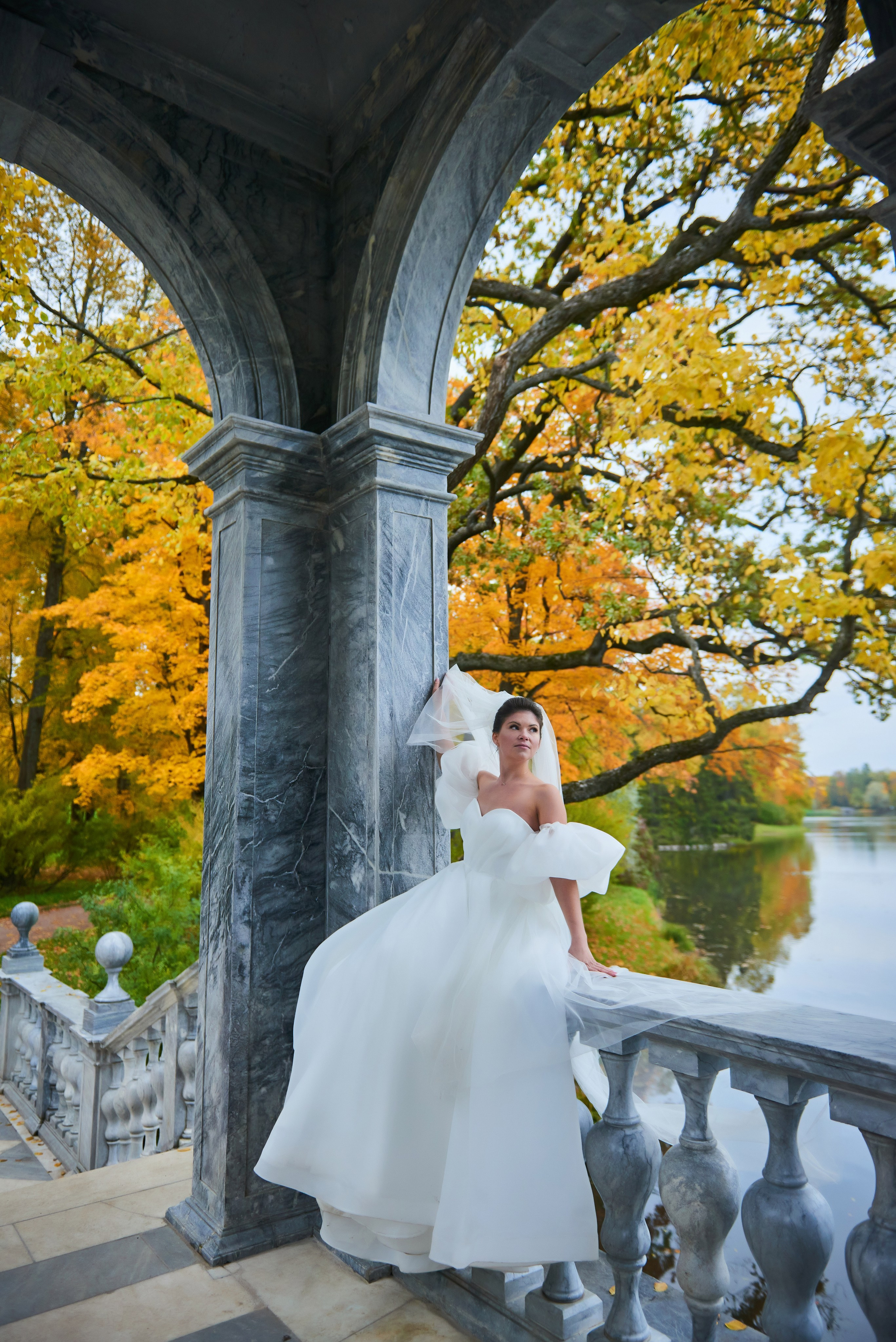 Осенняя свадебная прогулка в Екатерининском парке в Пушкине. Портретный, семейный и свадебный фотограф в Санкт-Петербурге и в Пушкине Ширяев Денис
