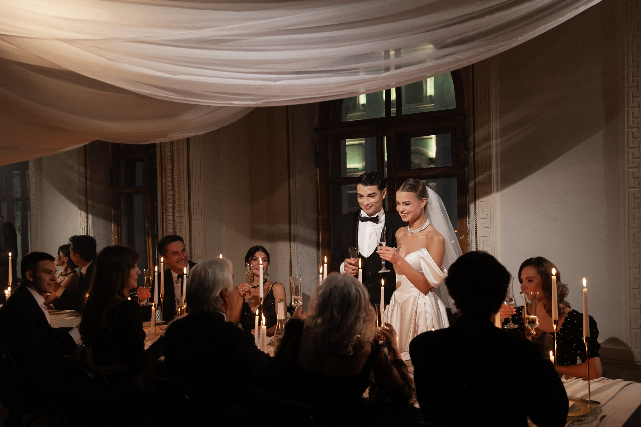 Камерный свадебный ужин при свечах в старинном особняке в фотостудии 21. Kult. Ярослава Ерина — свадебный фотограф в Москве