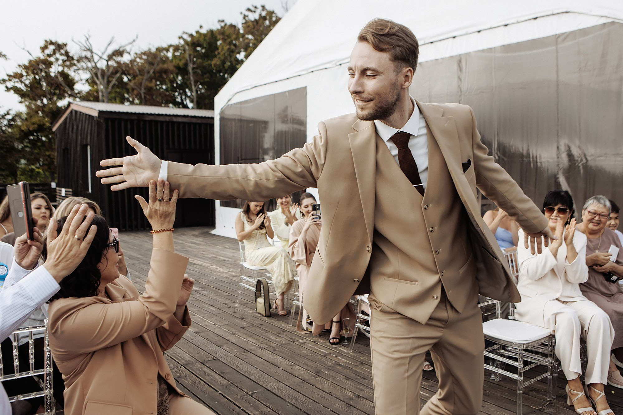 Саша и Вика 5.09.25. Свадебный фотограф Владивосток Алина Гевондова