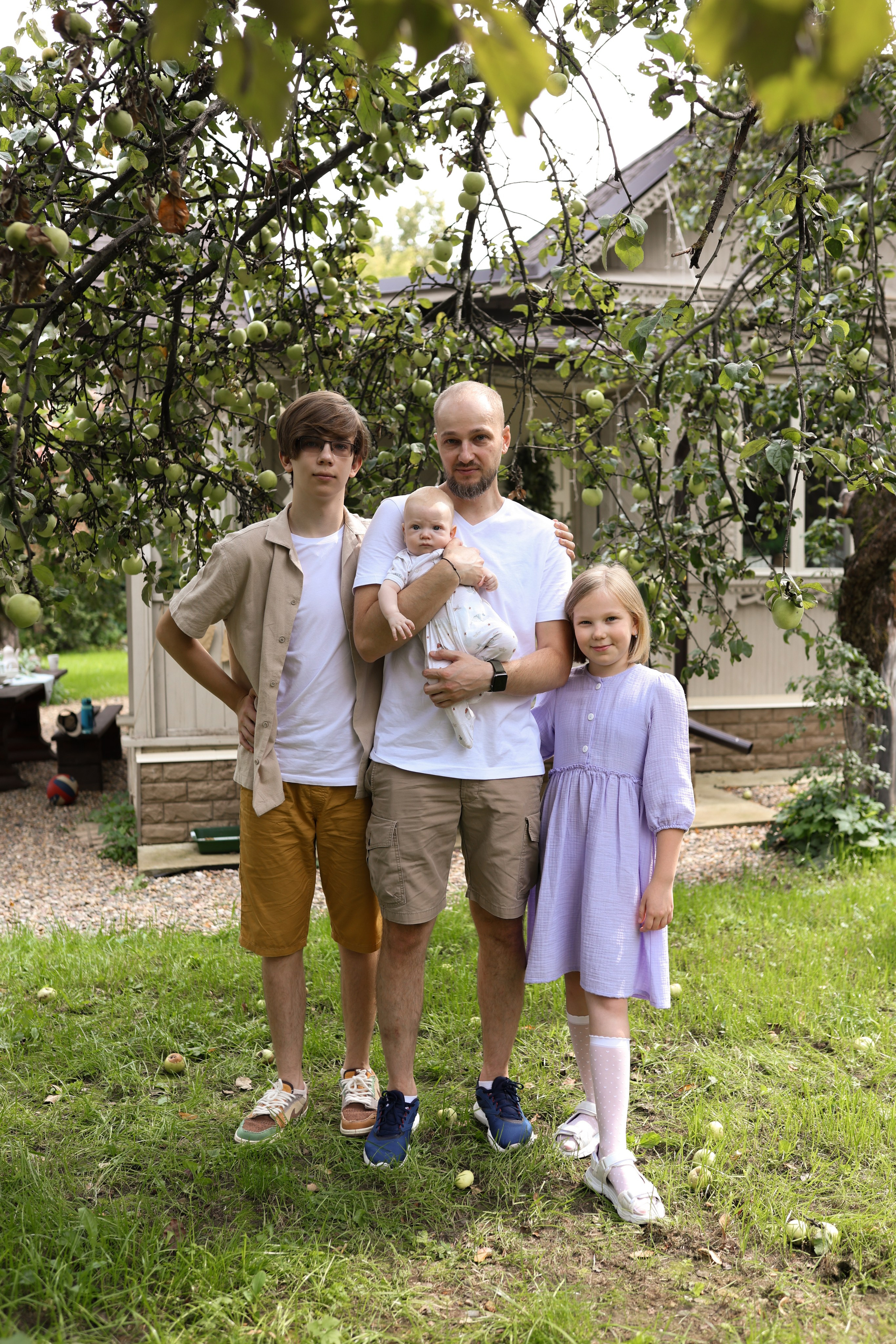 Семейная фотосессия в загородной студии. Фотограф в Железнодорожном и Балашихе