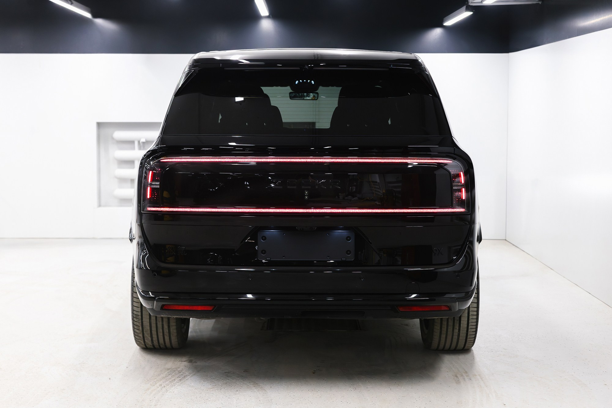 Zeekr 9X 2.0hyb 4WD AT (1401 л. с.) 2025 + фаркоп. Автосалон «Х-Авто»