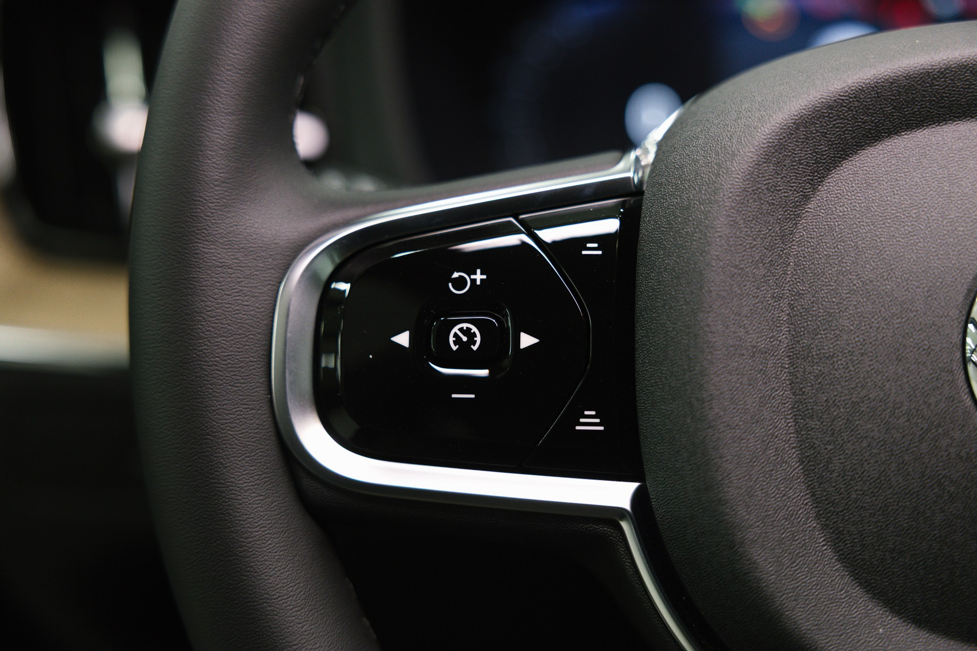 Volvo XC60 2.0 T5 4WD AT (250 л. с.). Автосалон «Х-Авто»