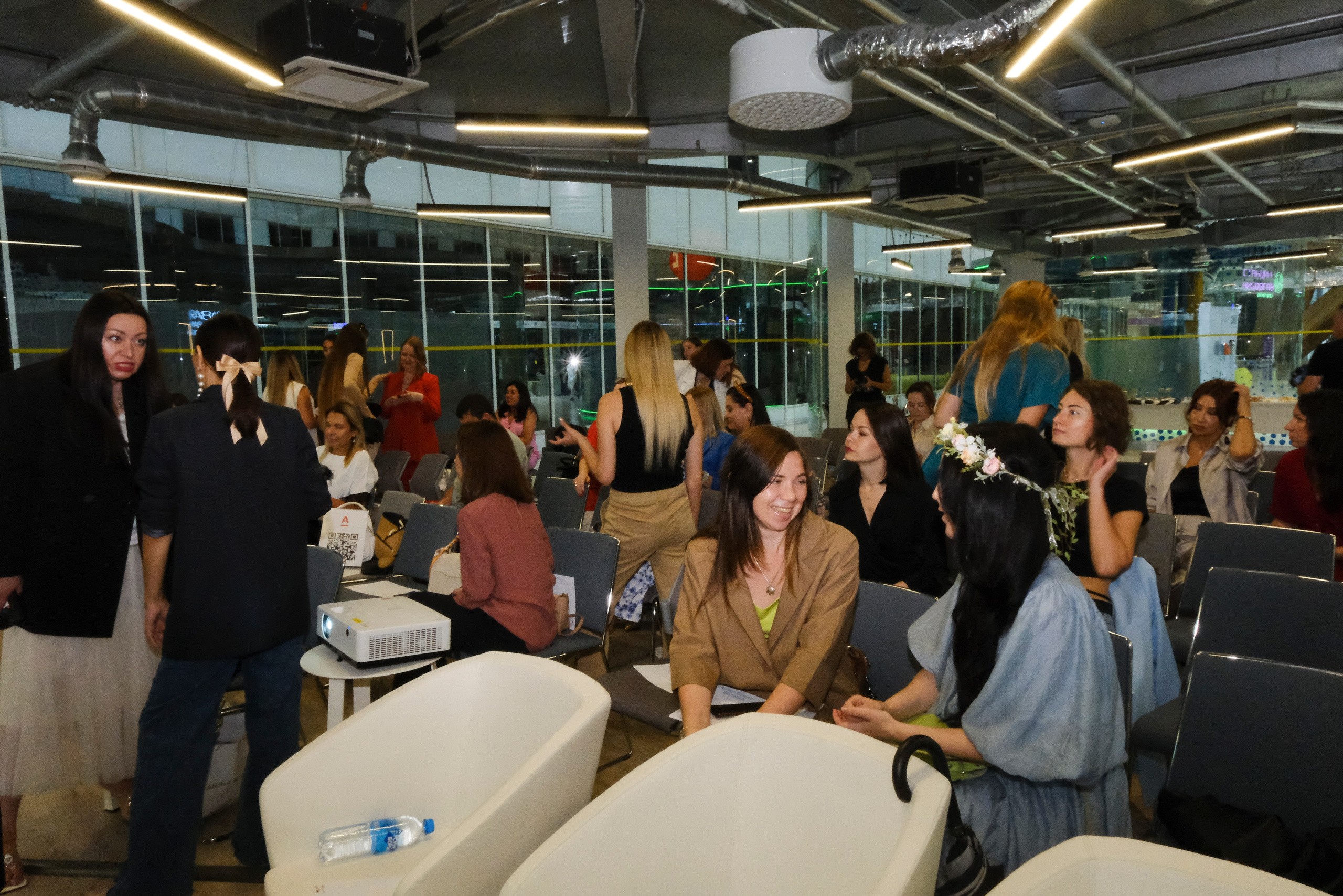 Репортаж бизнес-конференции в Сколково от сообщества BRUSNIKA. Индивидуальная фотосъёмка в Москве. Фотограф Василиса Тарасова