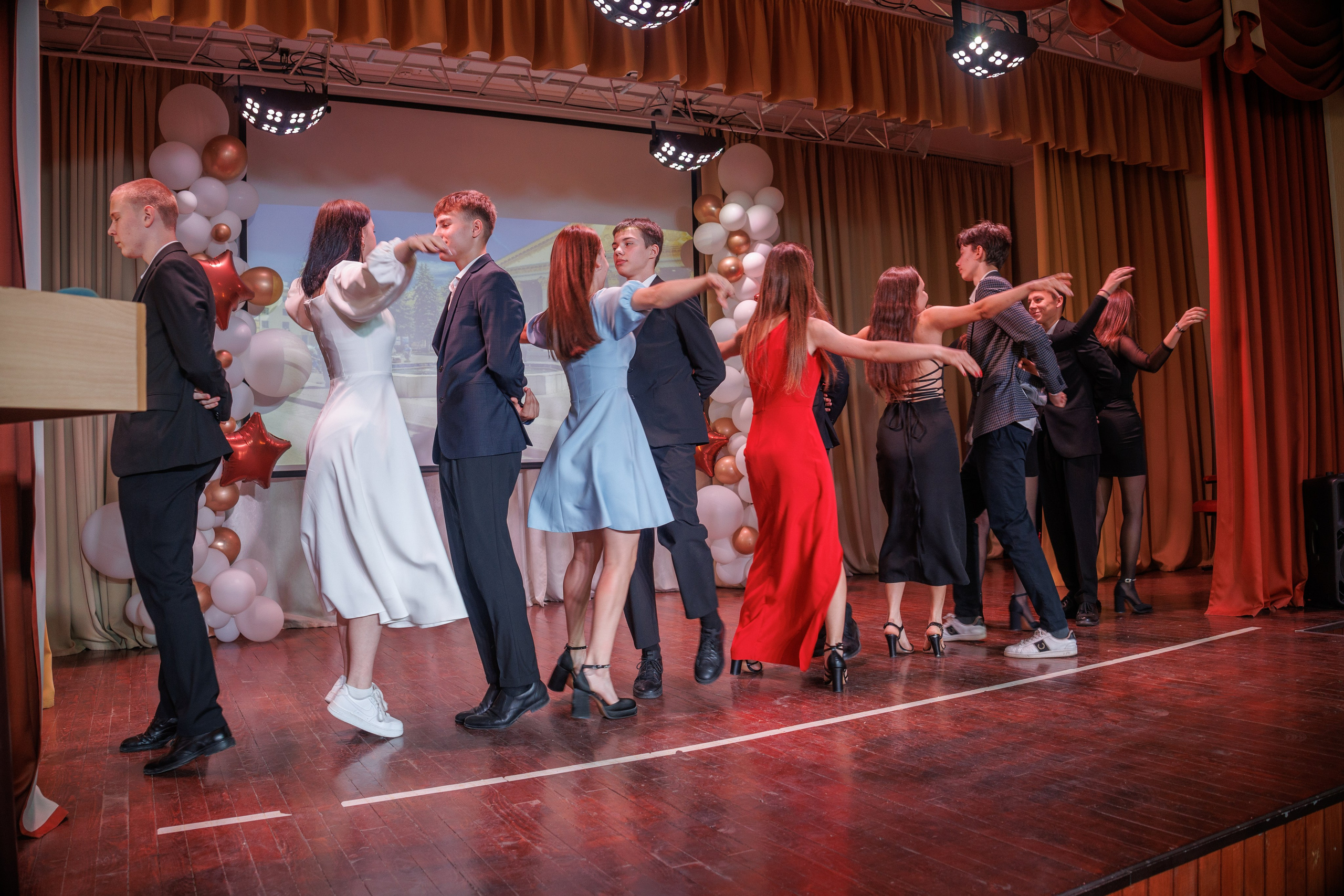 Вручение аттестатов. Свадебный и семейный фотограф в Новосибирске Ирина Дорошкова