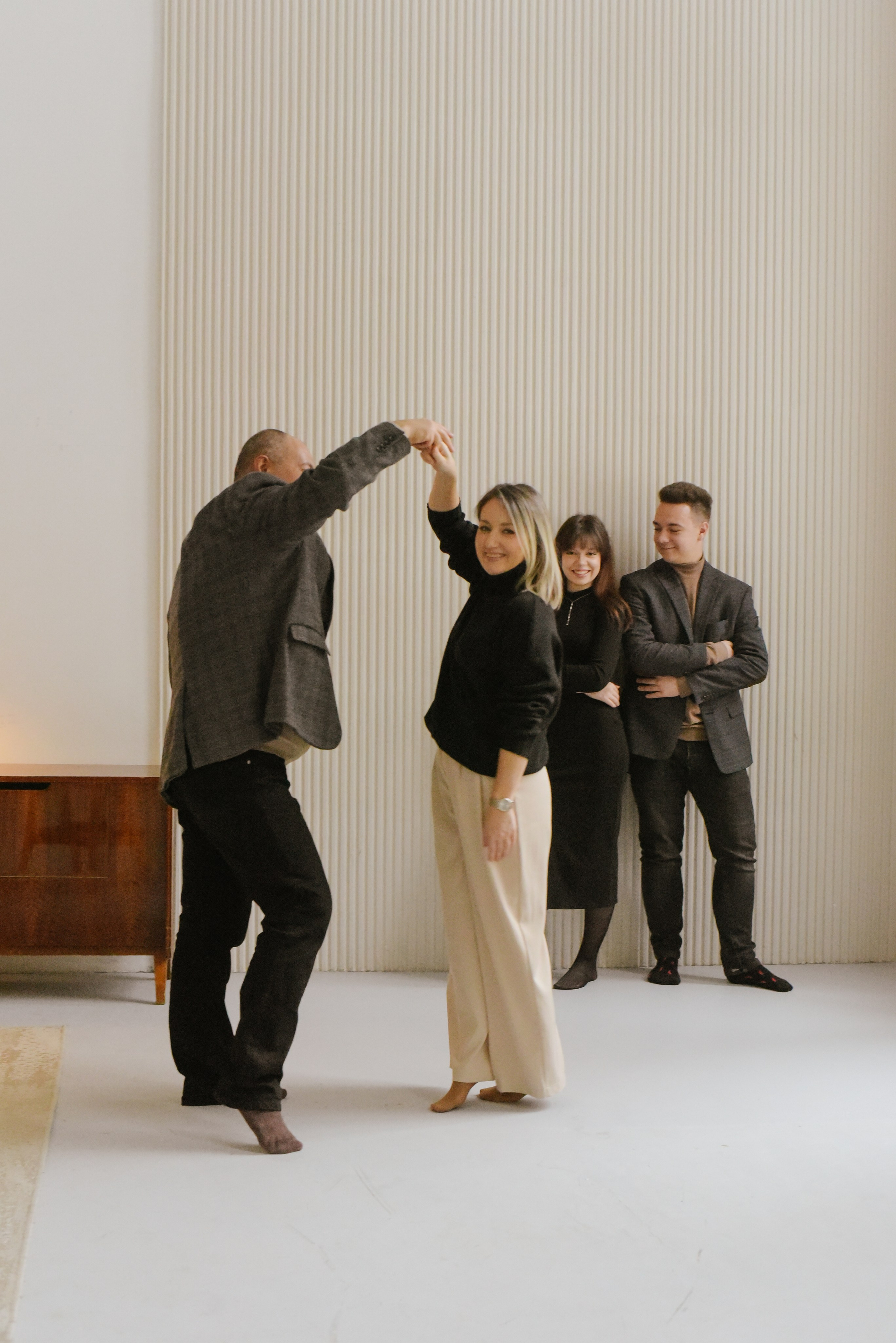 Молодые родители и взрослые дети. Фотограф Лола Волна, город Москва