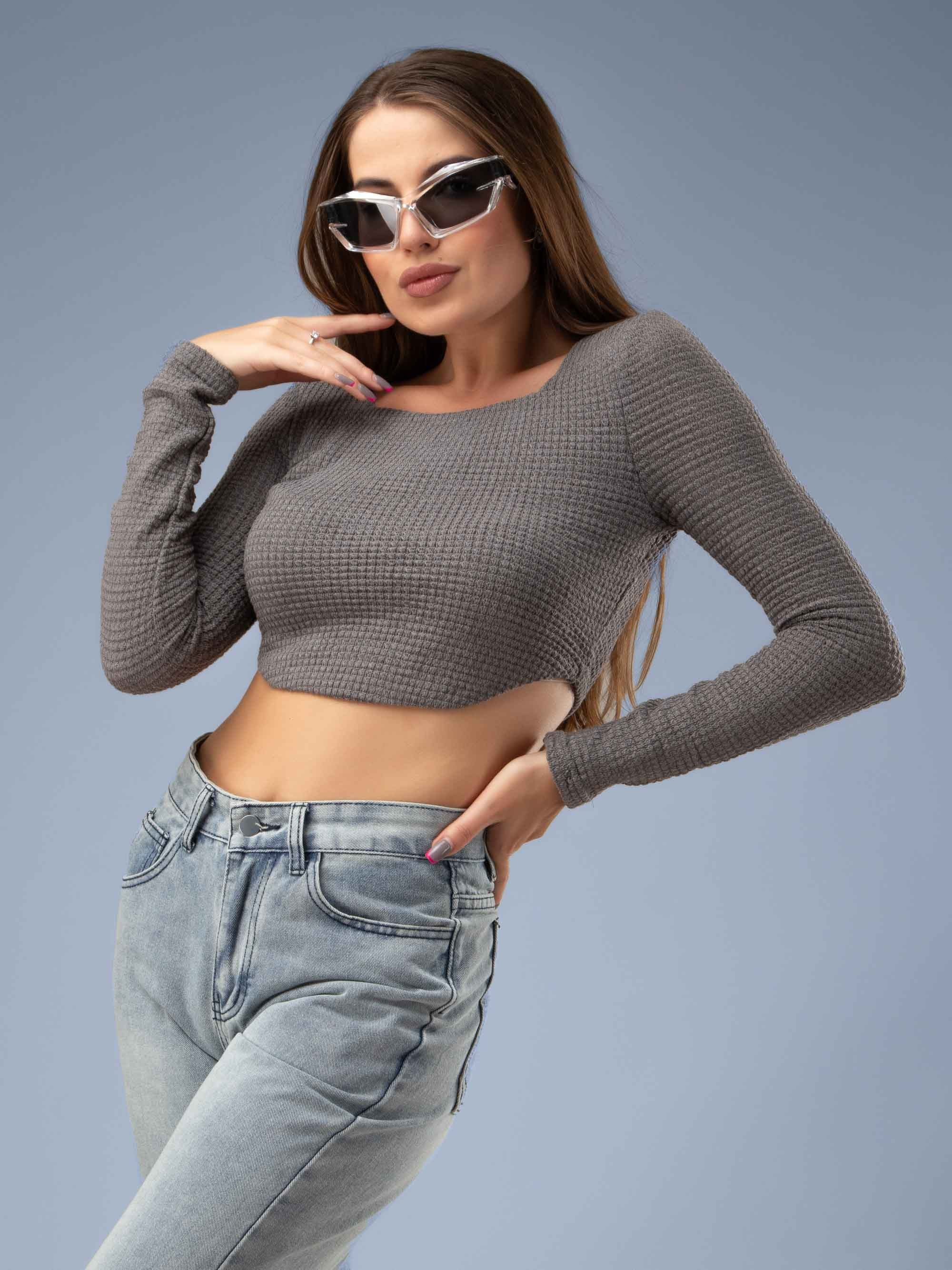 Съемка женской кофточки в студии