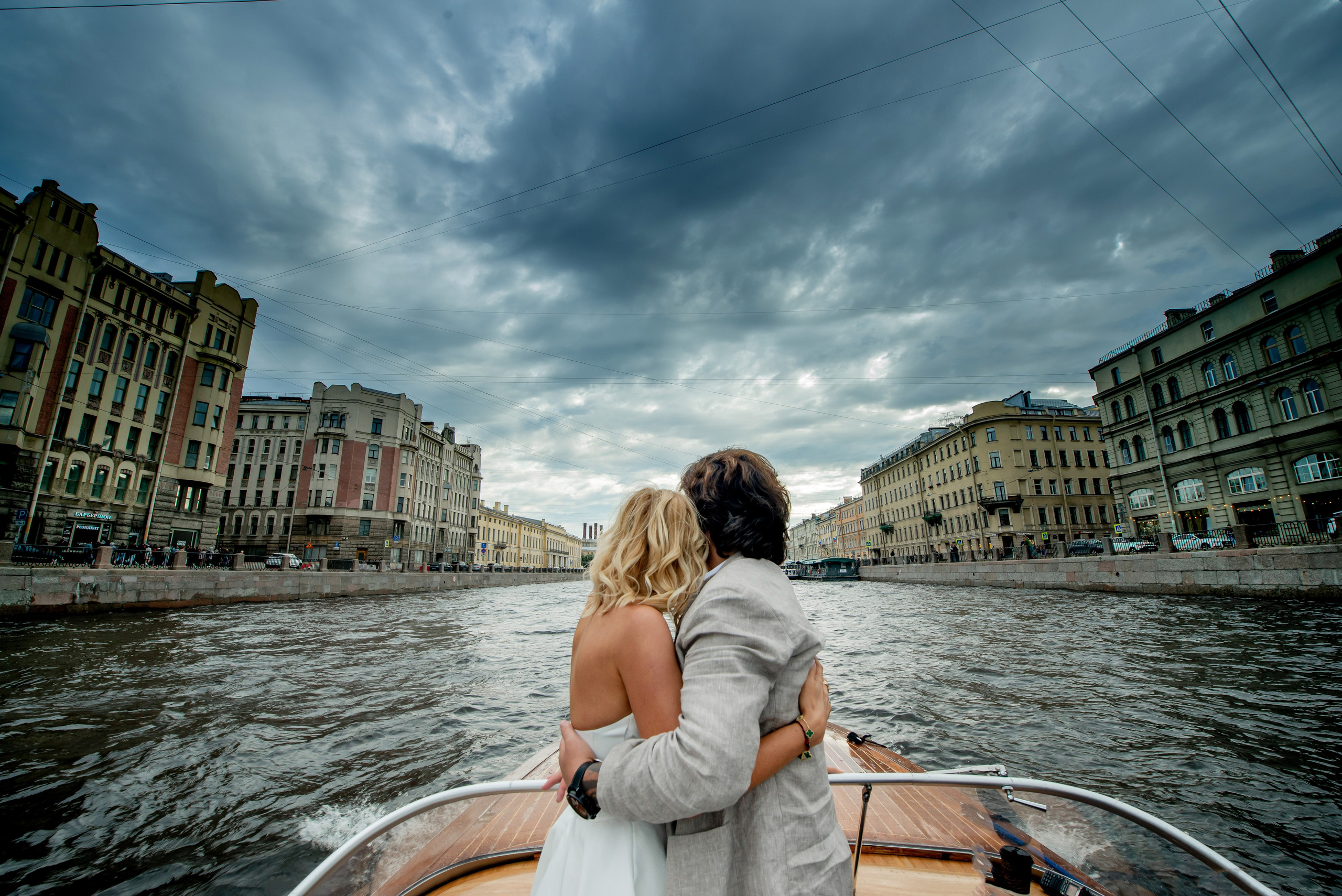 Юлия и Павел (сборы невесты, Невская ратуша, красный Buick, прогулка по рекам на катере). Портретный, семейный и свадебный фотограф в Санкт-Петербурге и в Пушкине Ширяев Денис