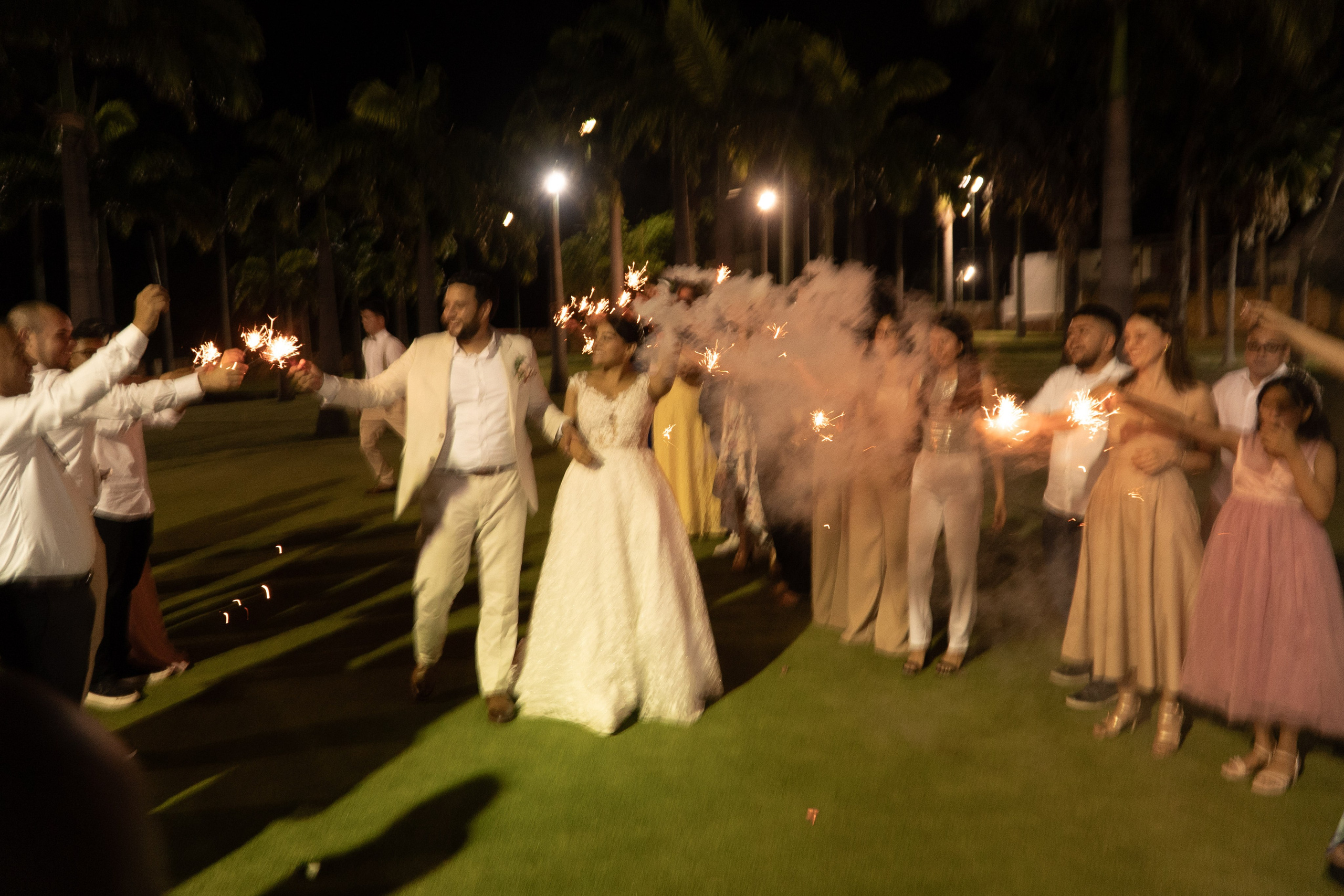 Carola & Gerson. Wedding Photographer in Barcelona and Medellin