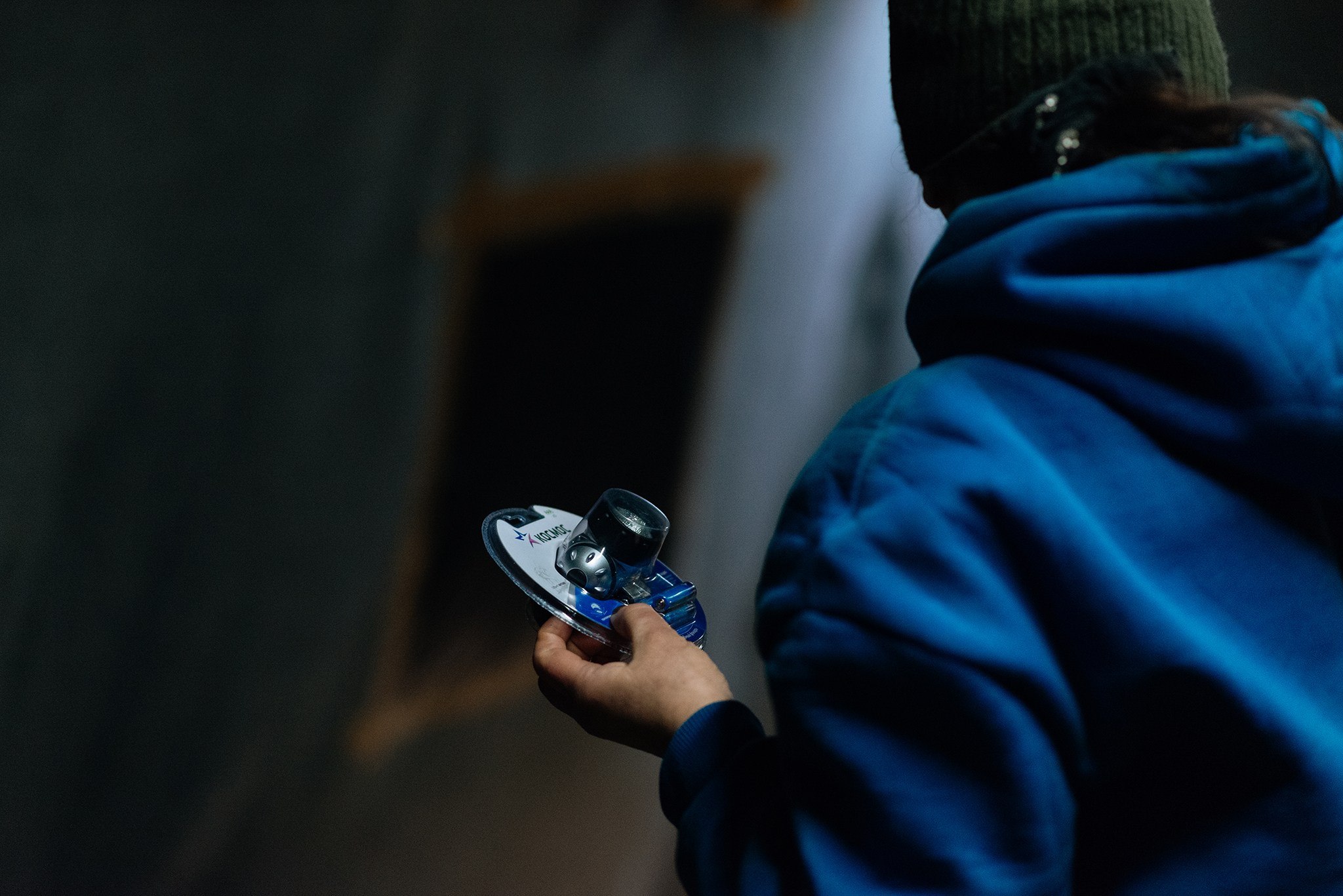 Выдача подарков в Пункте обогрева и Ночном приюте. Репортажный фотограф в Санкт-Петербурге Анастасия Клёпова