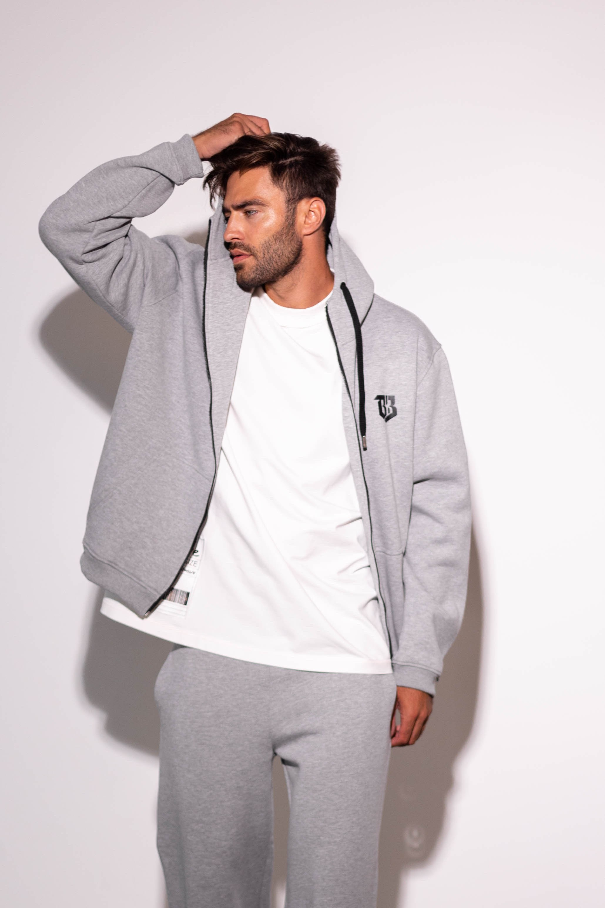 Кирилл, 191 см, 50-52 р-р. KED Production — продакшн из СПб. Создаём фото, видео и контент, который помогает брендам и селлерам продавать больше