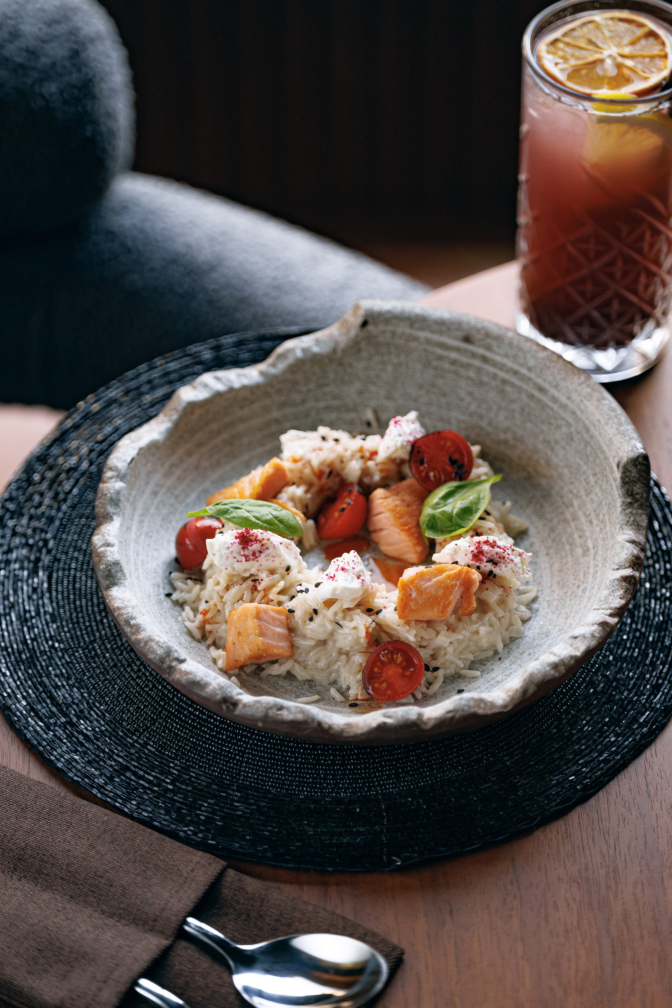 Лоундж бар Stories