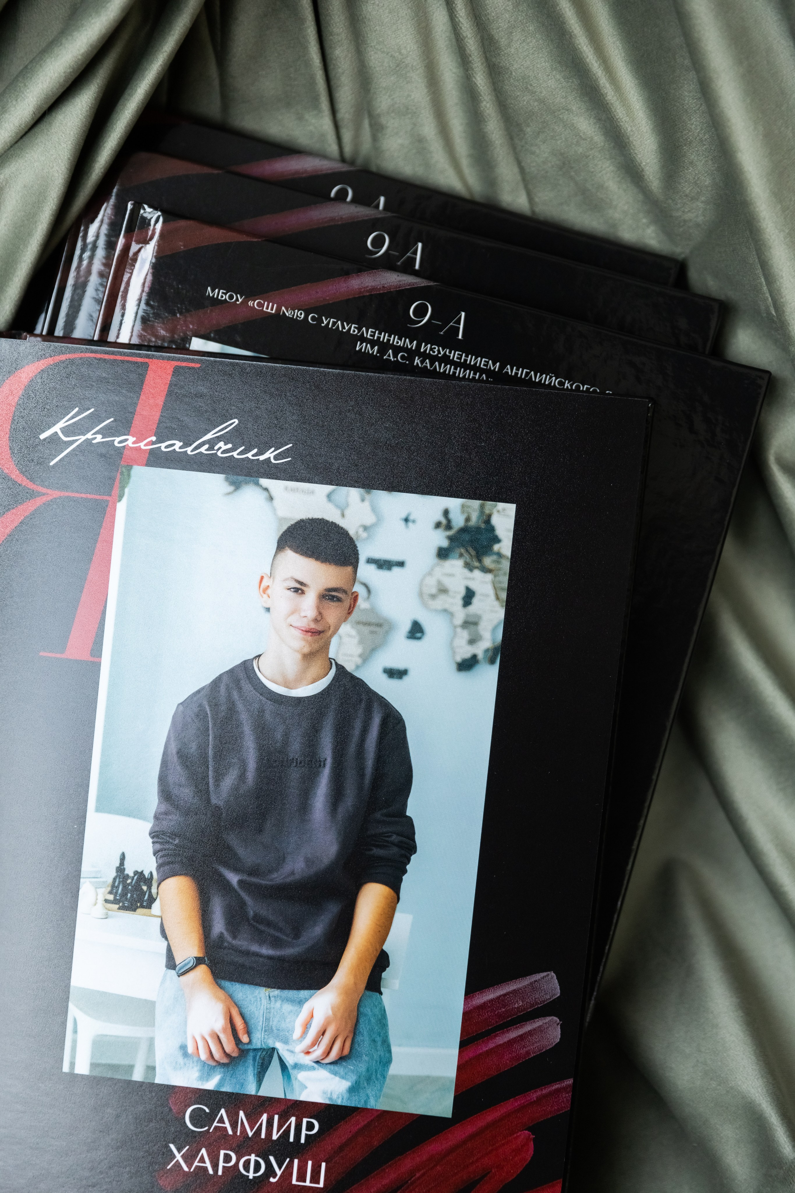 Выпускникам 9 класса 19 школа 2025. ВЫПУСКНЫЕ АЛЬБОМЫ | РОВЕСНИК | КЕРЧЬ