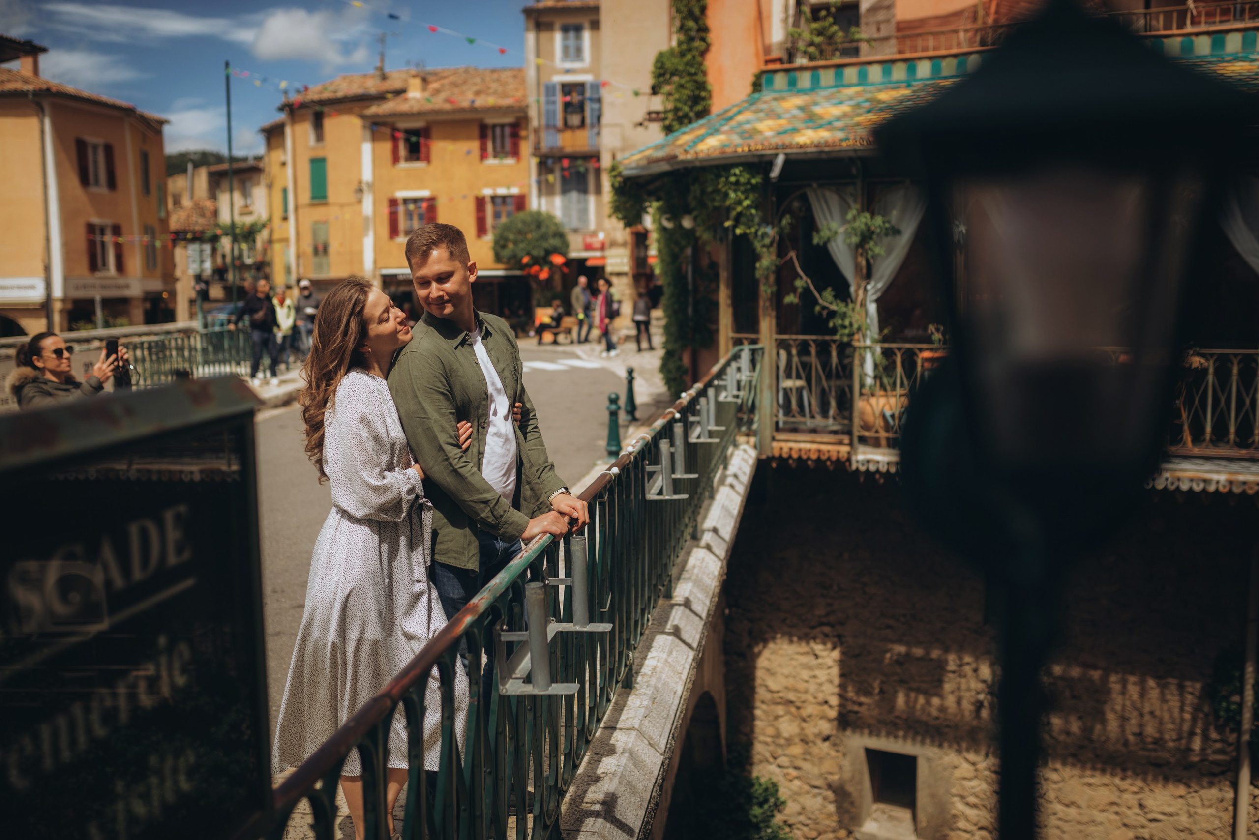 Séances photo dans les villages de Provence. Photographer in Provence Julia Lipiainen