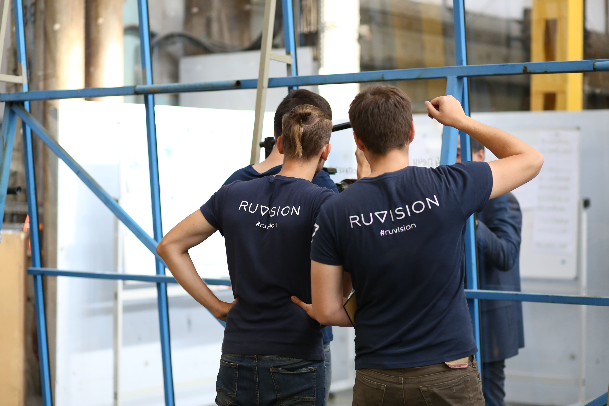 Modern Glass. Медиапродакшн Ruvision — wow-презентация вашего бизнеса